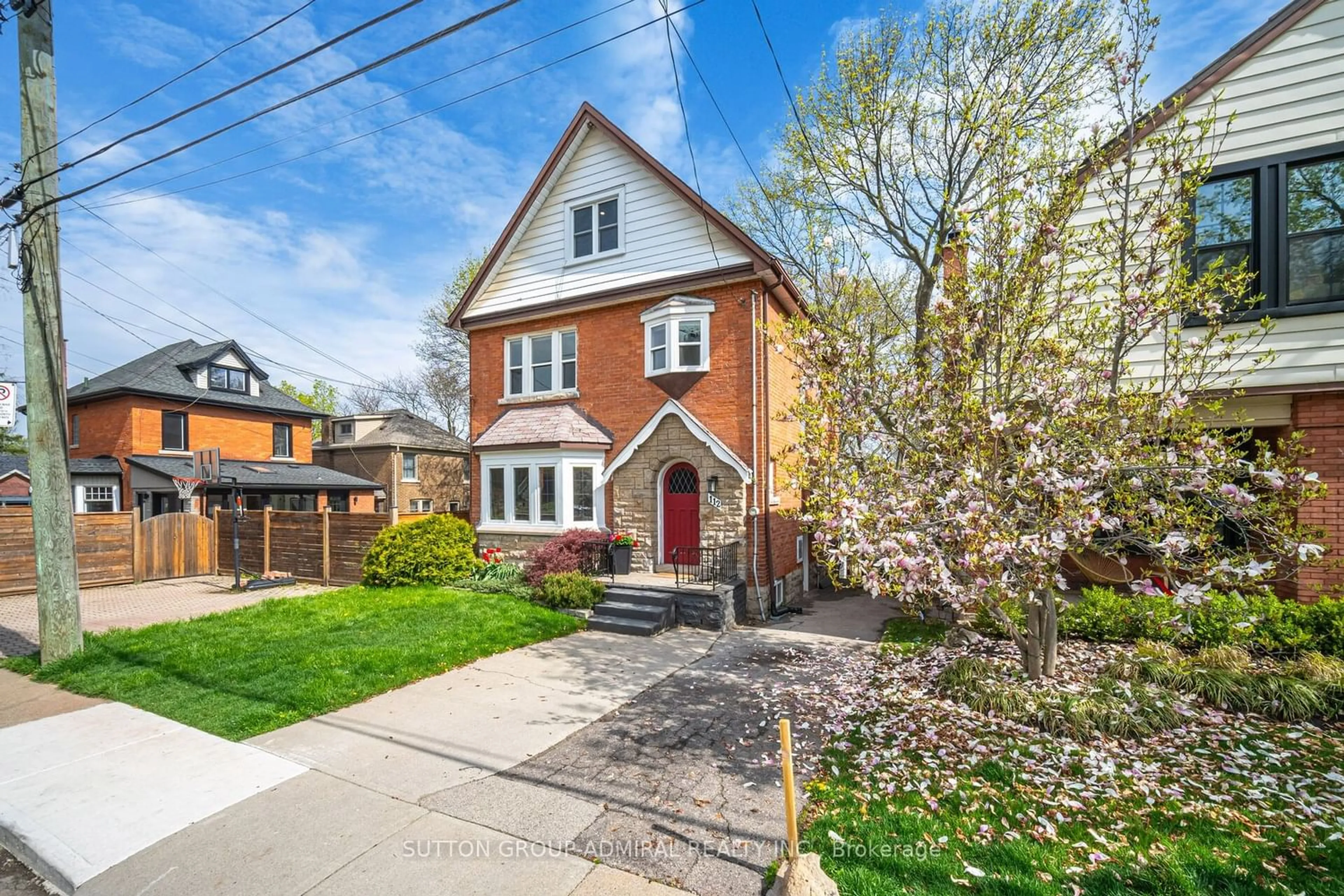 Frontside or backside of a home for 112 Hillcrest Ave, Hamilton Ontario L8P 2X2