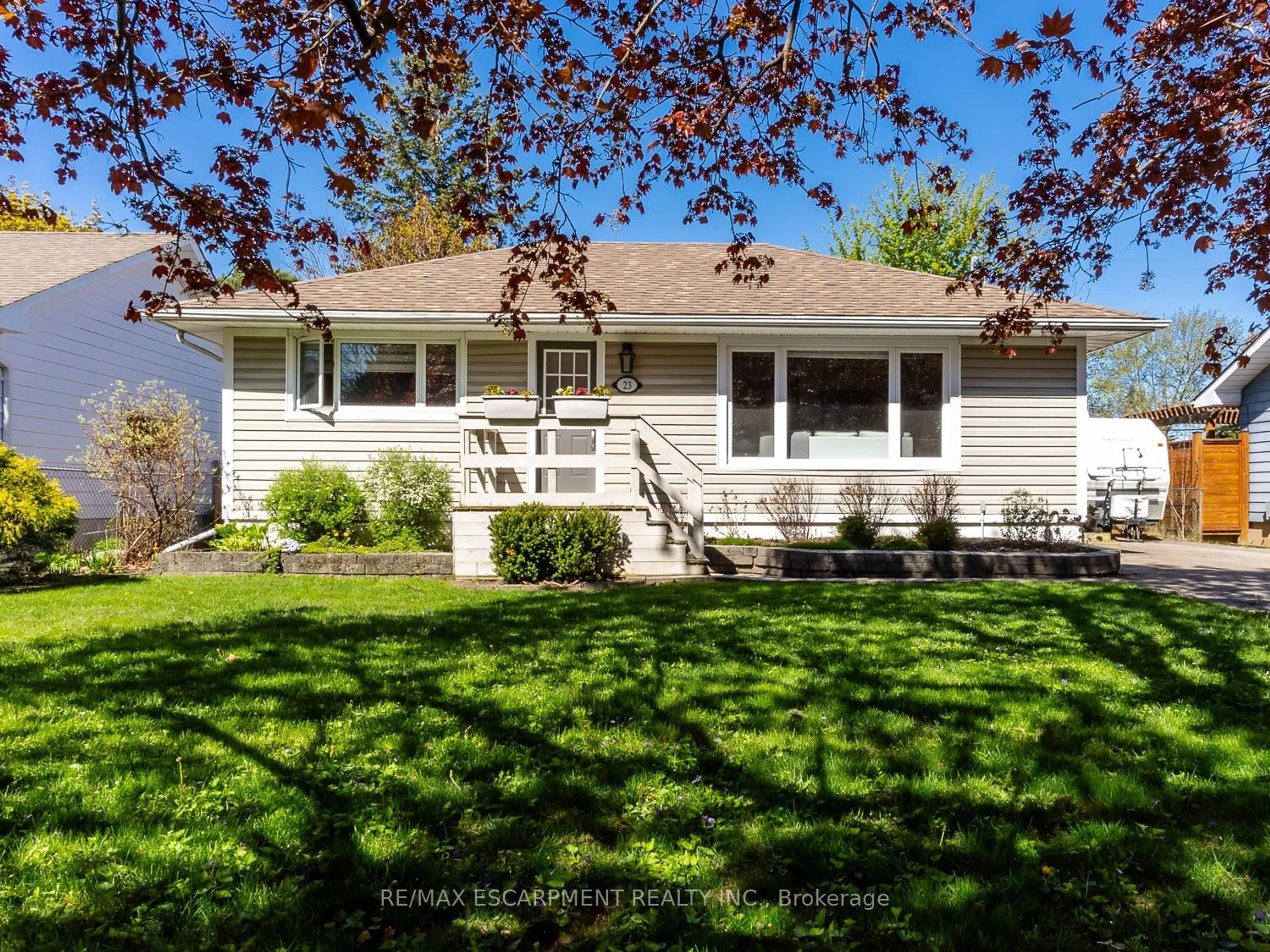 Frontside or backside of a home for 23 Aquadale Dr, St. Catharines Ontario L2N 3R7
