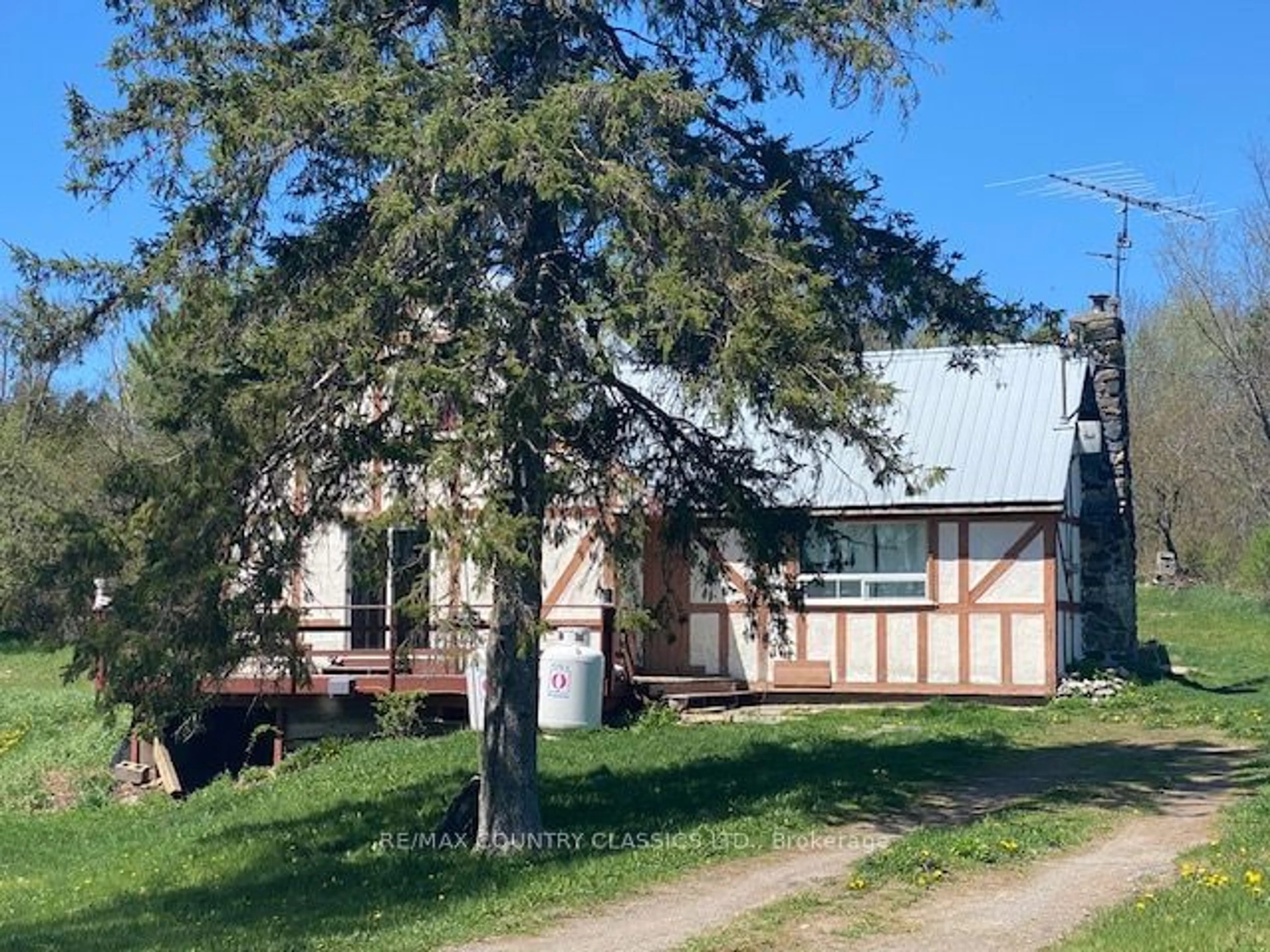 Frontside or backside of a home, cottage for 710 Rose Island Rd, North Kawartha Ontario K0L 1P0