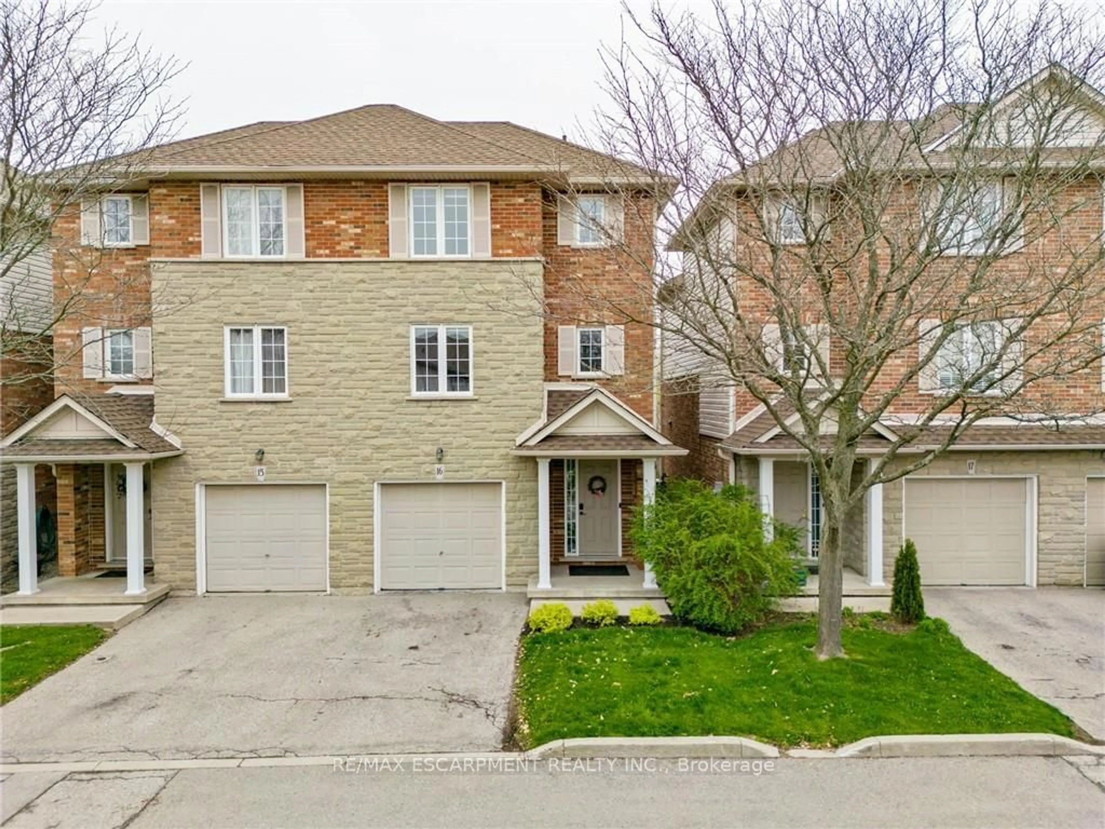 A pic from exterior of the house or condo for 876 Golf Links Rd #16, Hamilton Ontario L9K 1M7