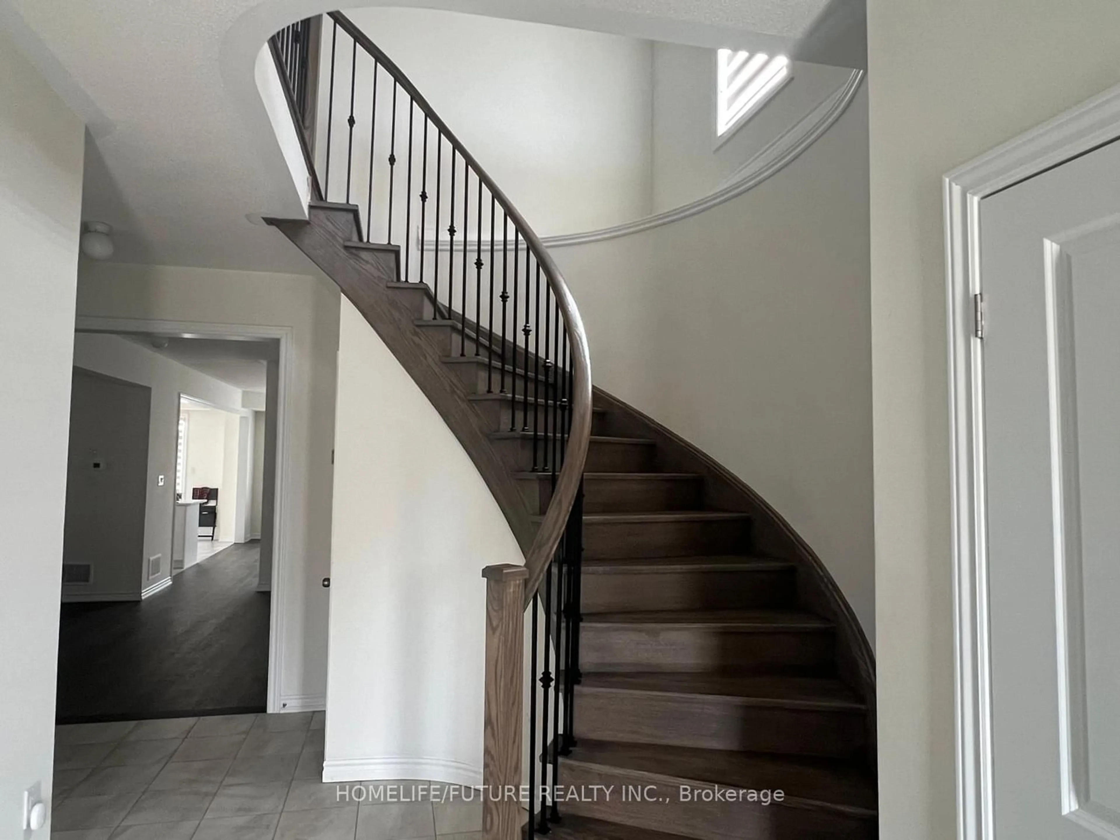 Stairs for 630 Lemay Grve, Peterborough Ontario K9K 0G9