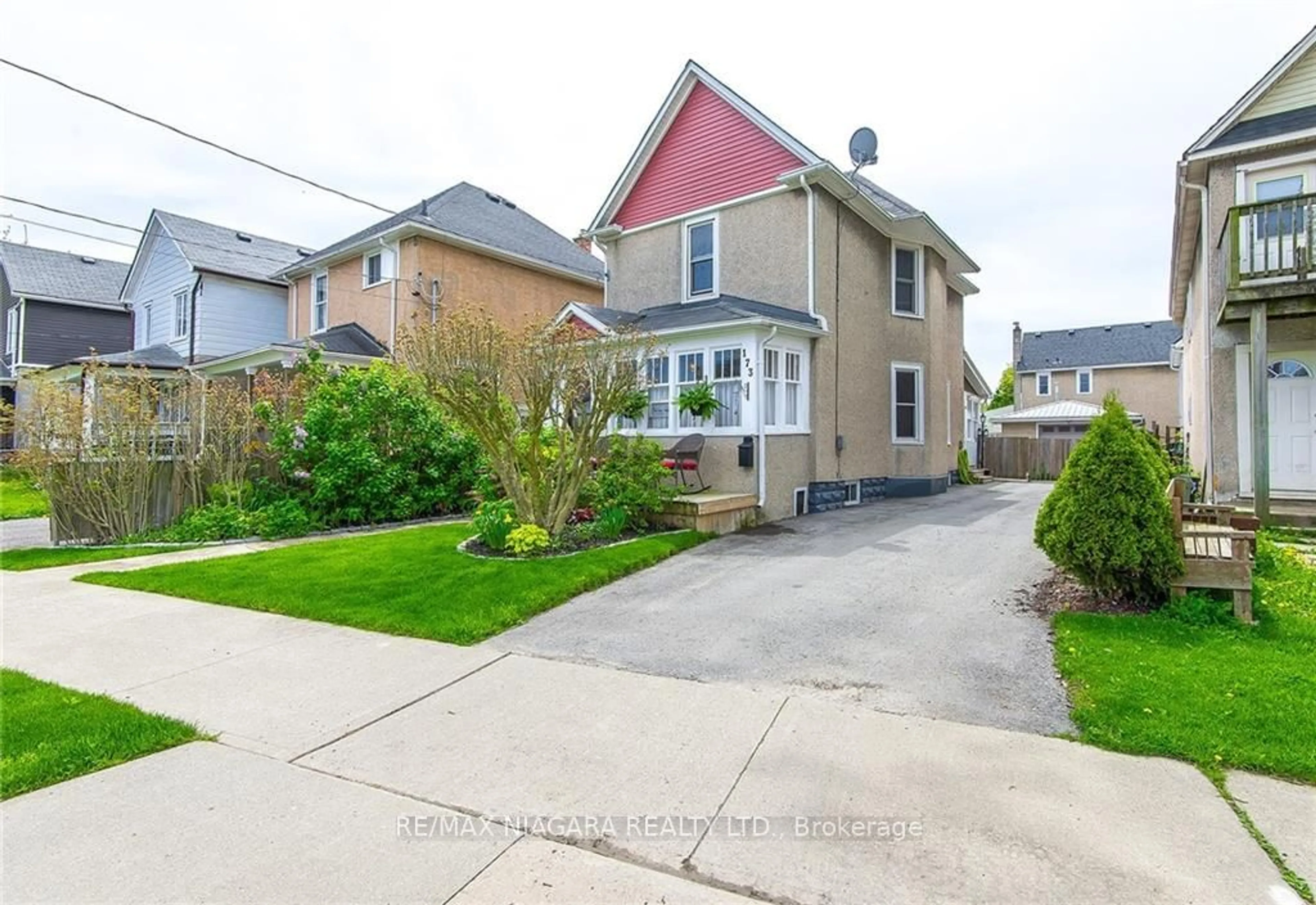 Frontside or backside of a home for 173 Young St, Welland Ontario L3B 4C9