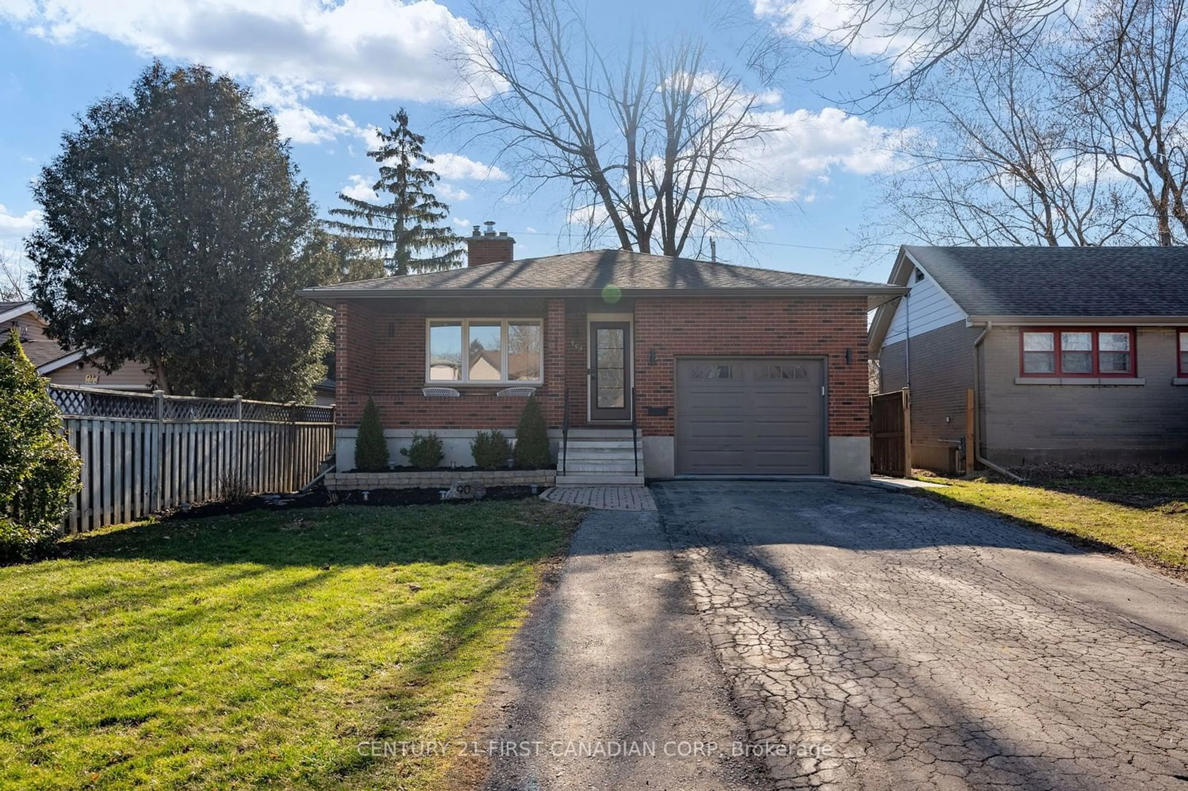 Home with brick exterior material for 905 Wellingsboro Rd, Middlesex Centre Ontario N6E 1N4
