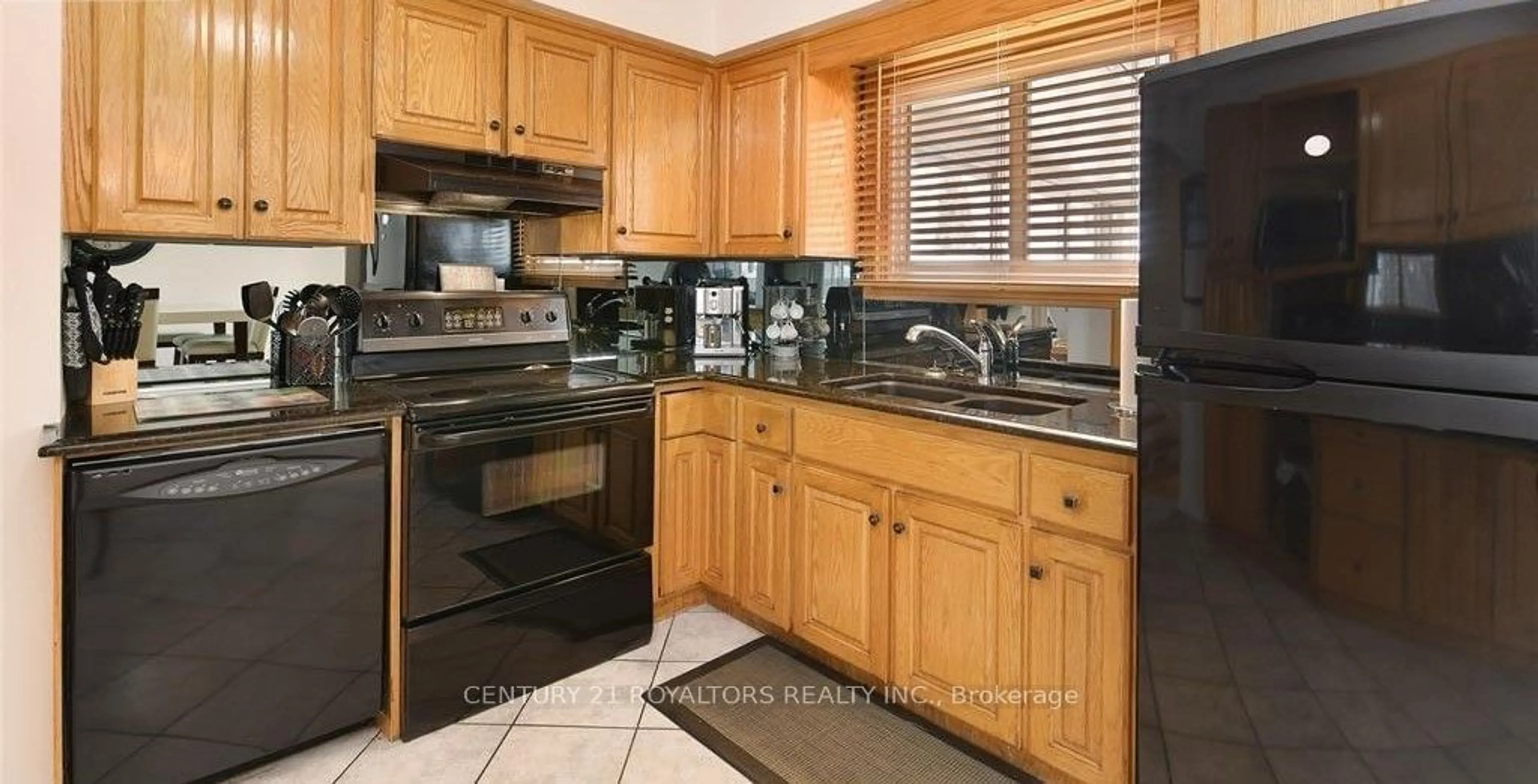 Standard kitchen for 4343 Mount Royal Dr, Windsor Ontario N9G 2C5