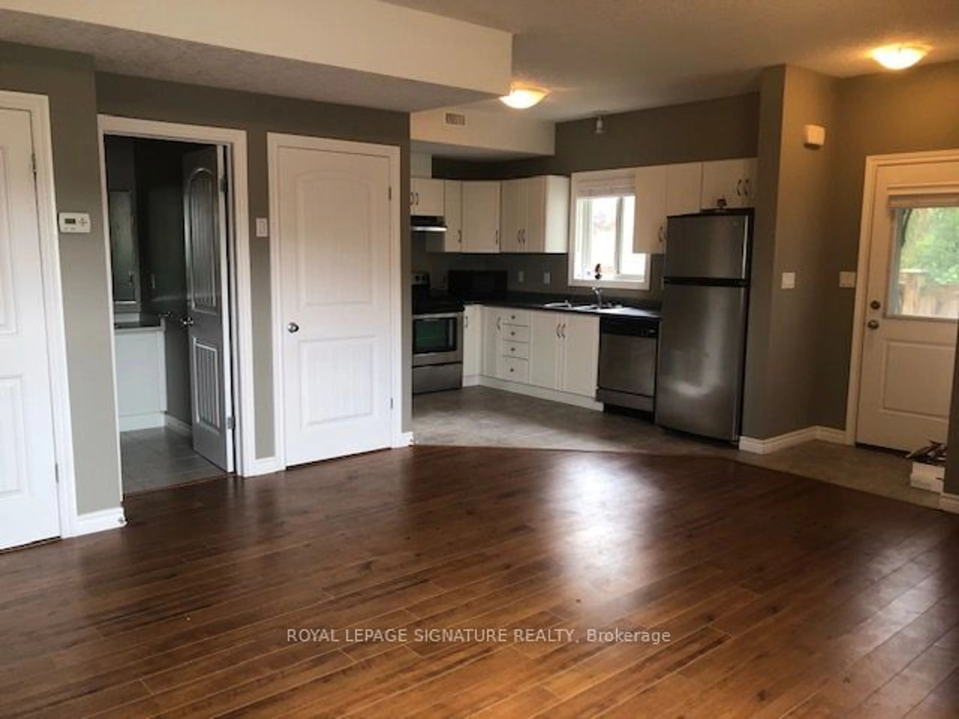 Open concept kitchen for 654 St David St, Centre Wellington Ontario N1M 2K7