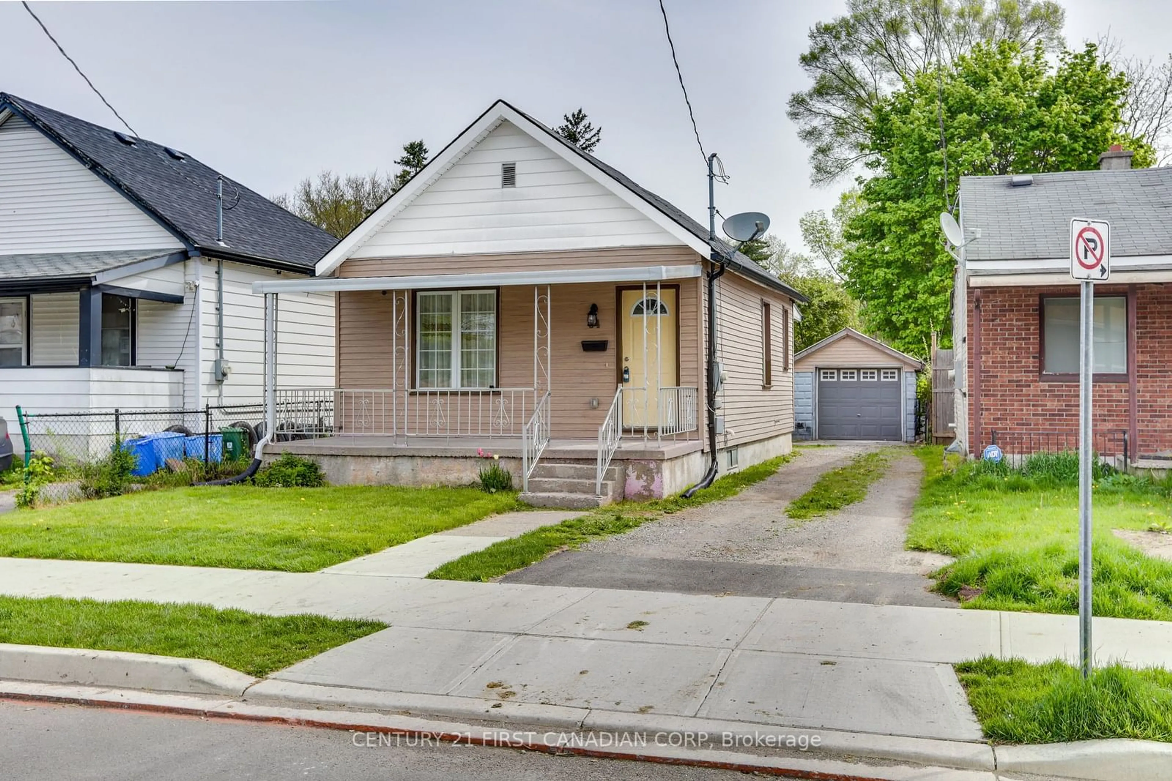Frontside or backside of a home for 64 HUME St, London Ontario N5Z 2P7