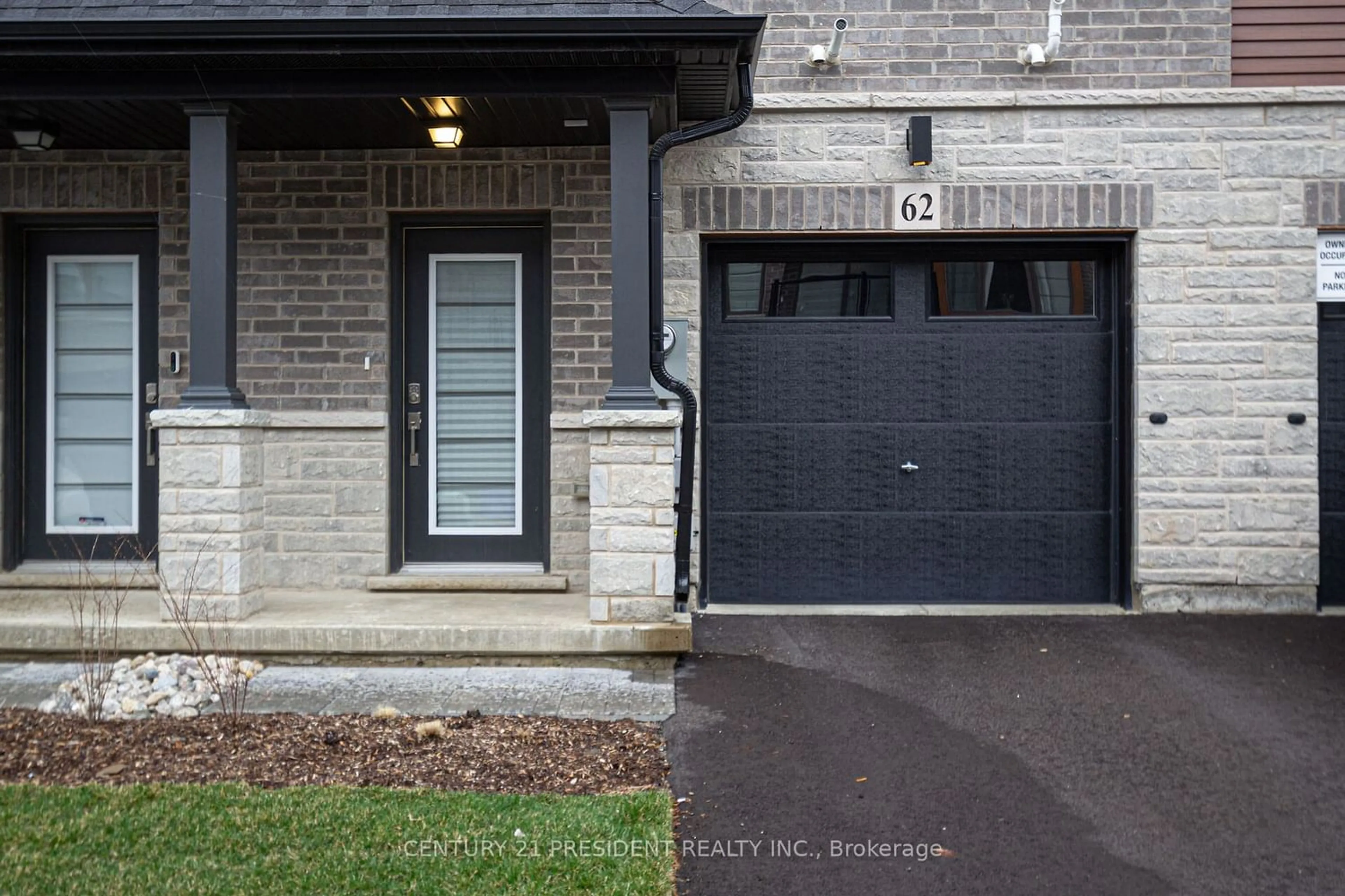 Home with brick exterior material for 61 Soho St #62, Hamilton Ontario L8J 0M6