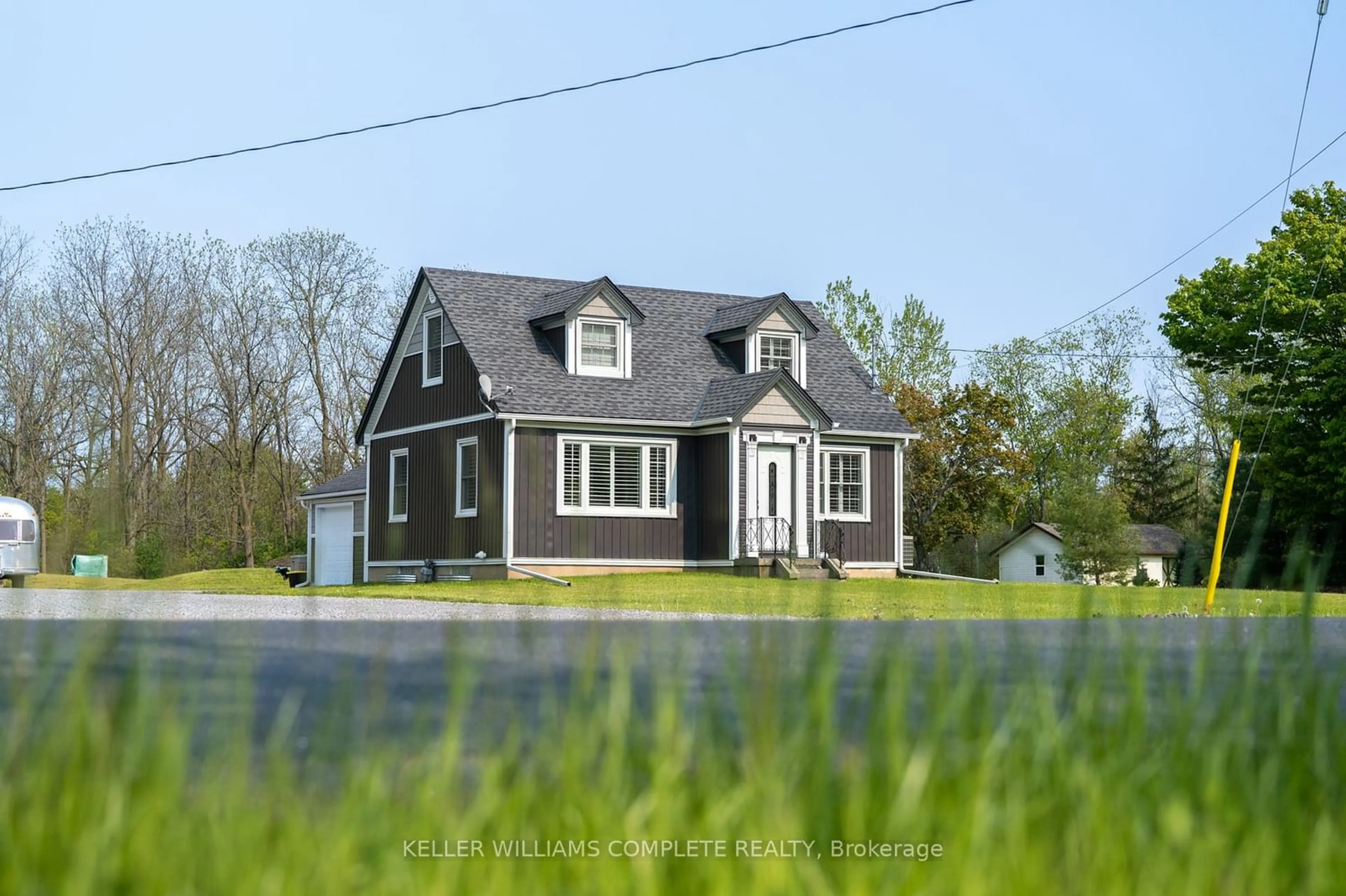 Frontside or backside of a home for 560 Rosehill Rd, Fort Erie Ontario L2A 5M4