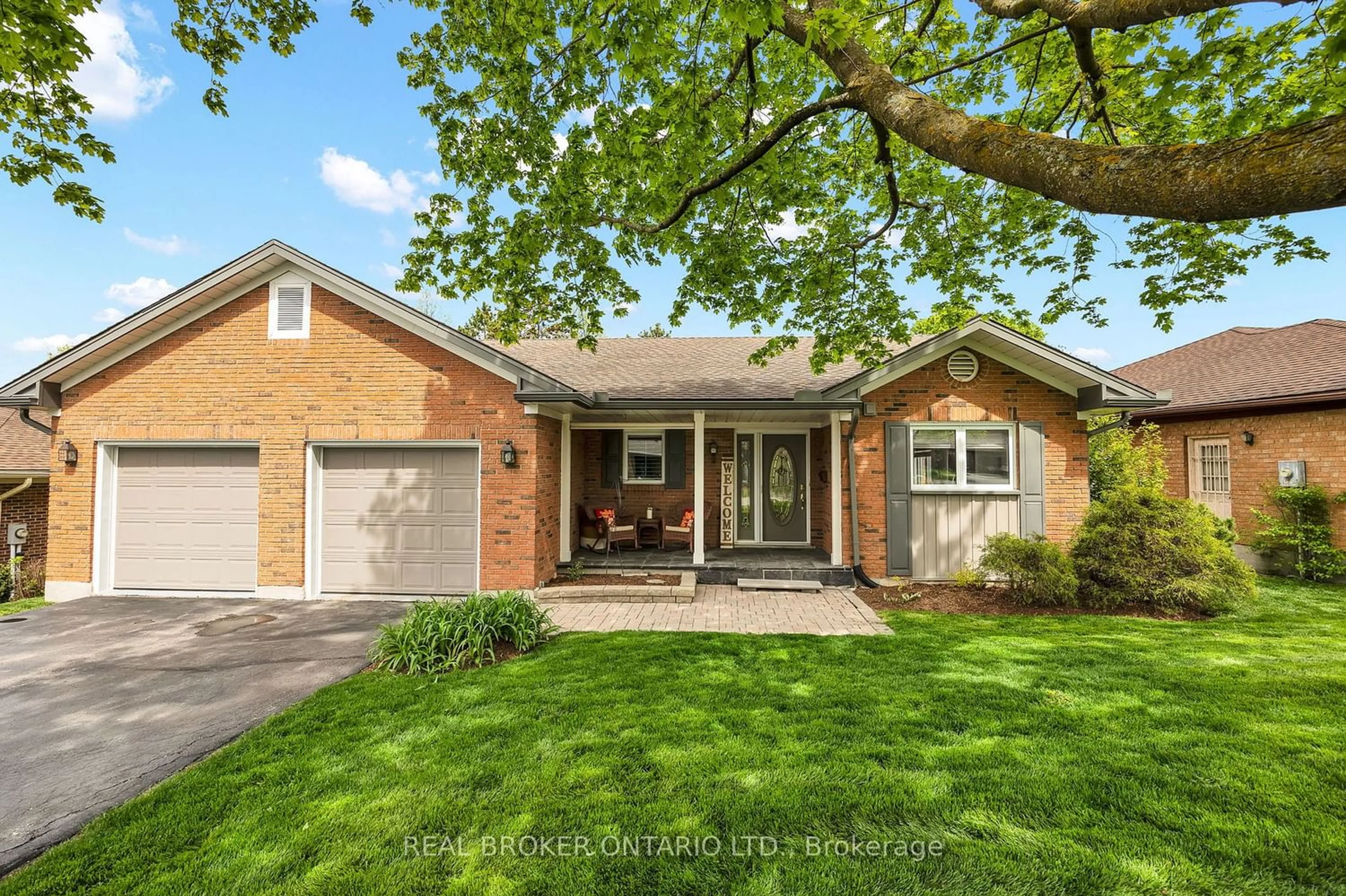 Home with brick exterior material for 318 Roxton Dr, Waterloo Ontario N2T 1R6