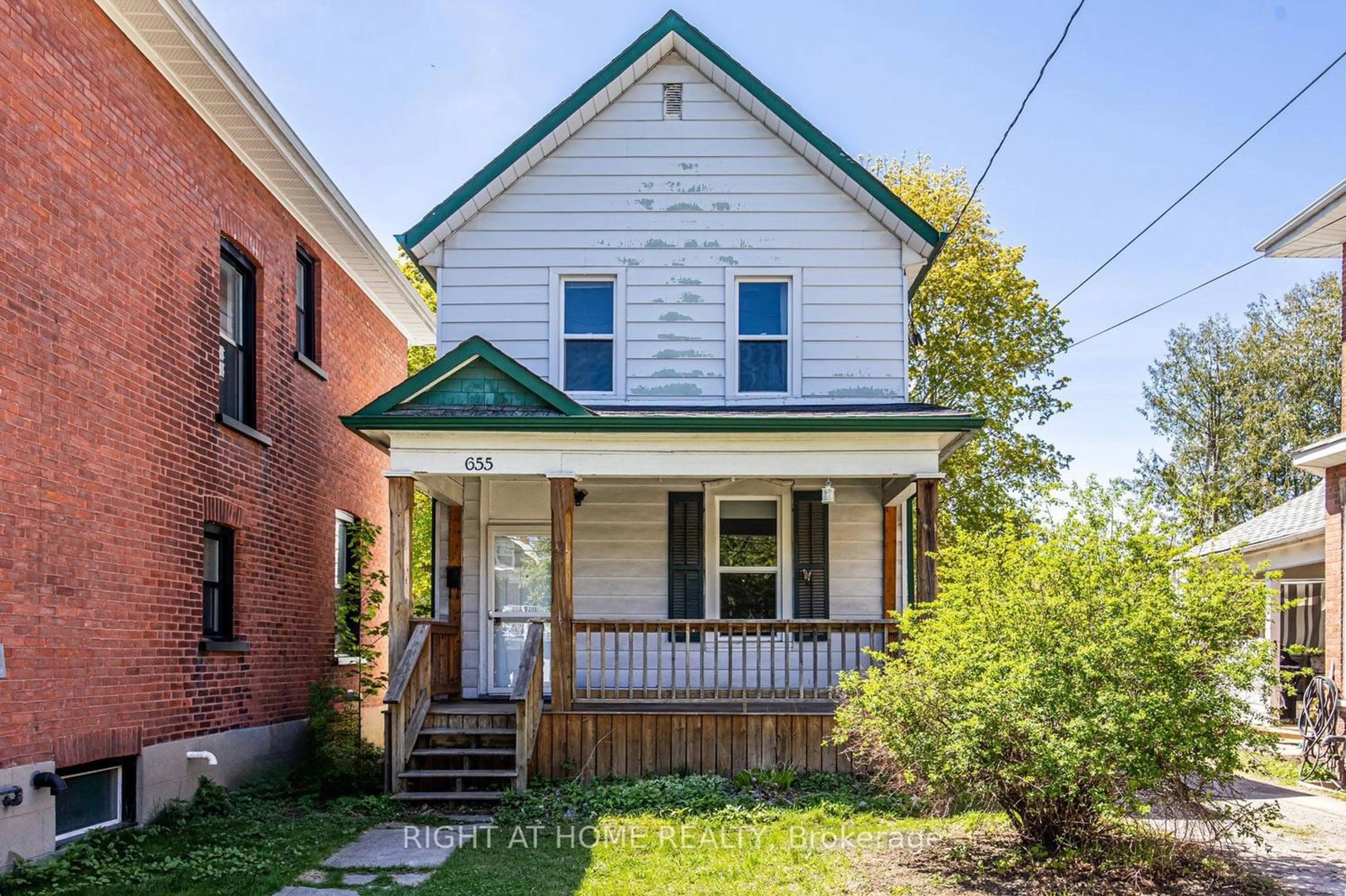 Frontside or backside of a home for 655 George St, Peterborough Ontario K9H 3S7