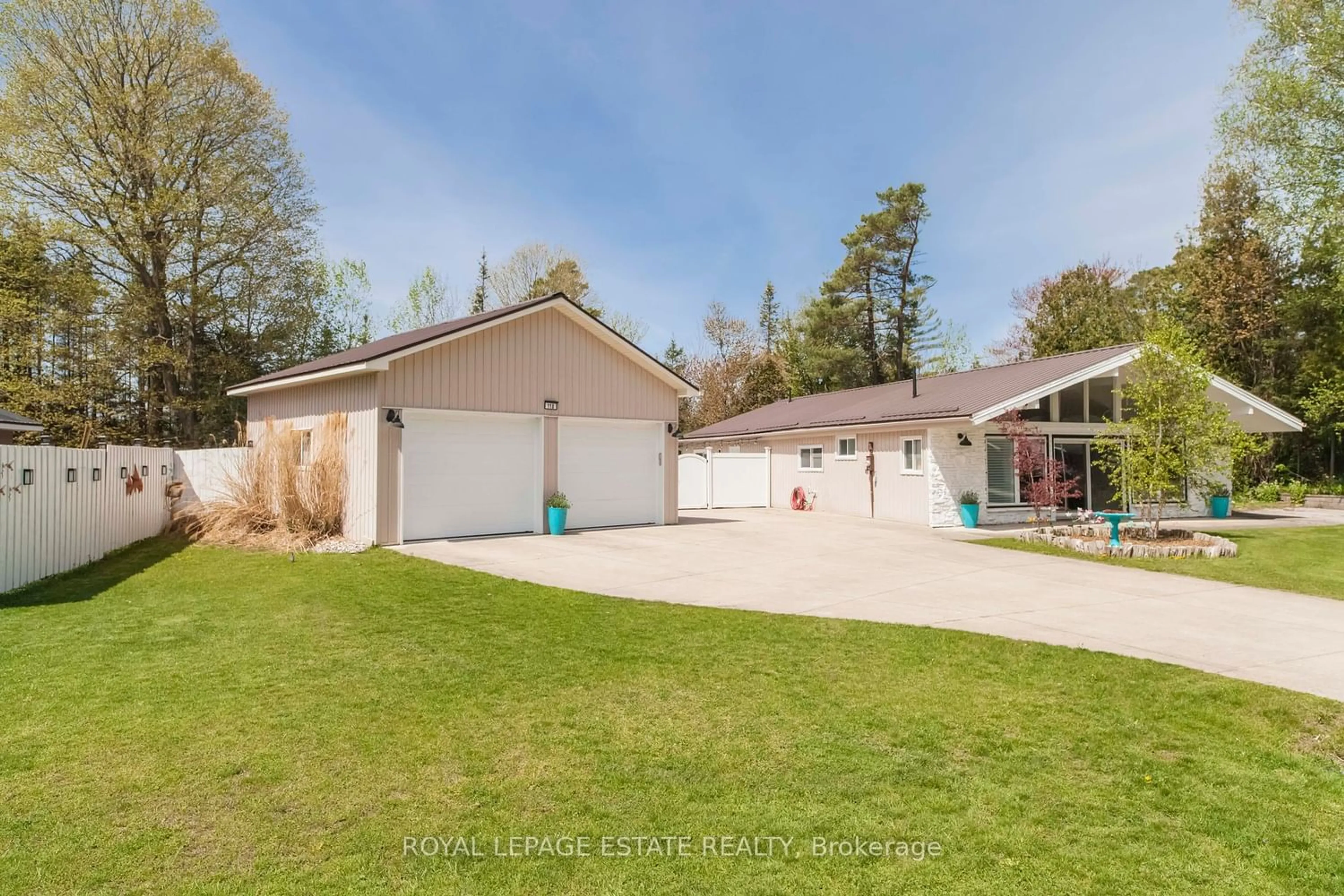 Frontside or backside of a home for 118 Woodland Cres, South Bruce Peninsula Ontario N0H 2G0