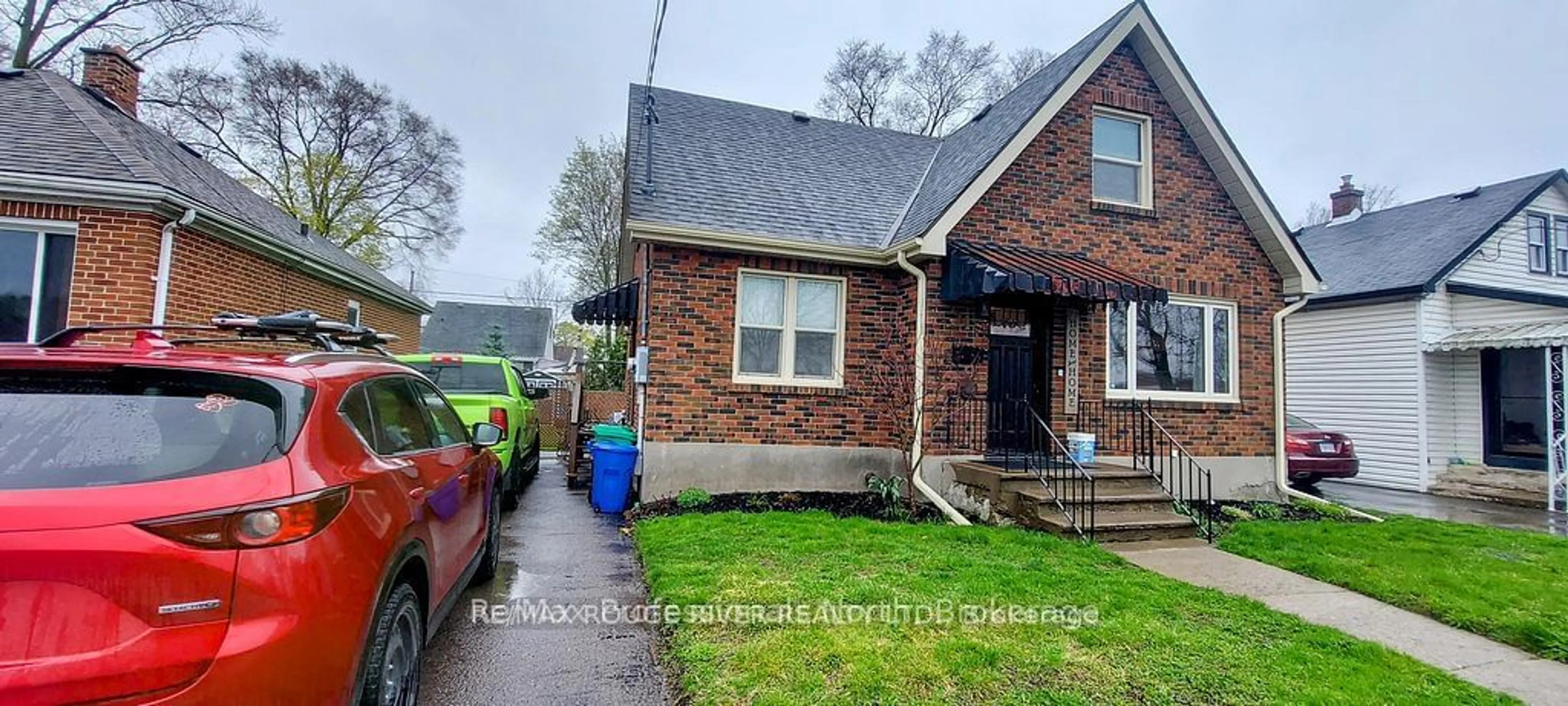 Frontside or backside of a home for 517 Braidwood Ave, Peterborough Ontario K9J 1V9