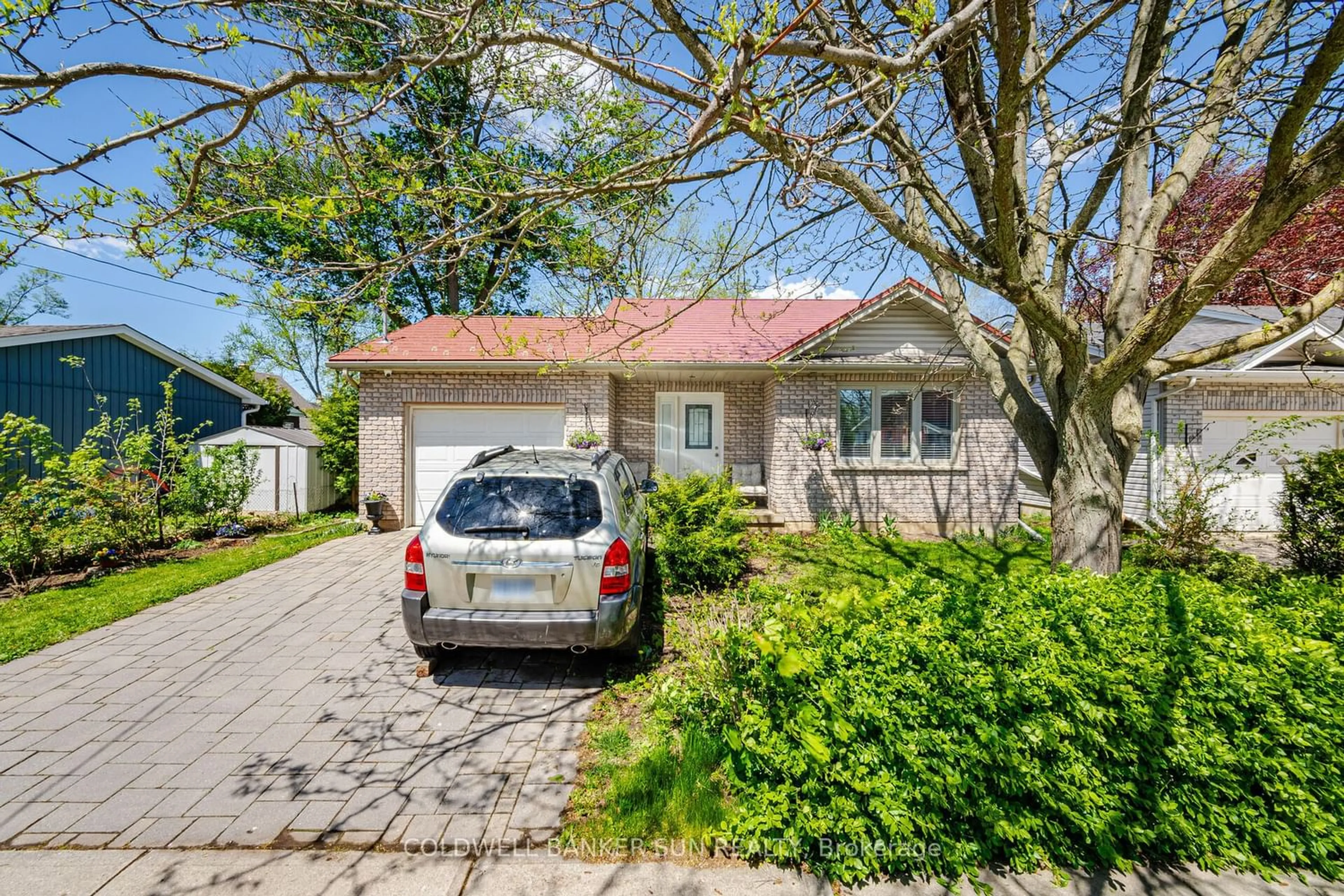 Street view for 39 Kitchener Ave, Brantford Ontario N3S 1A5