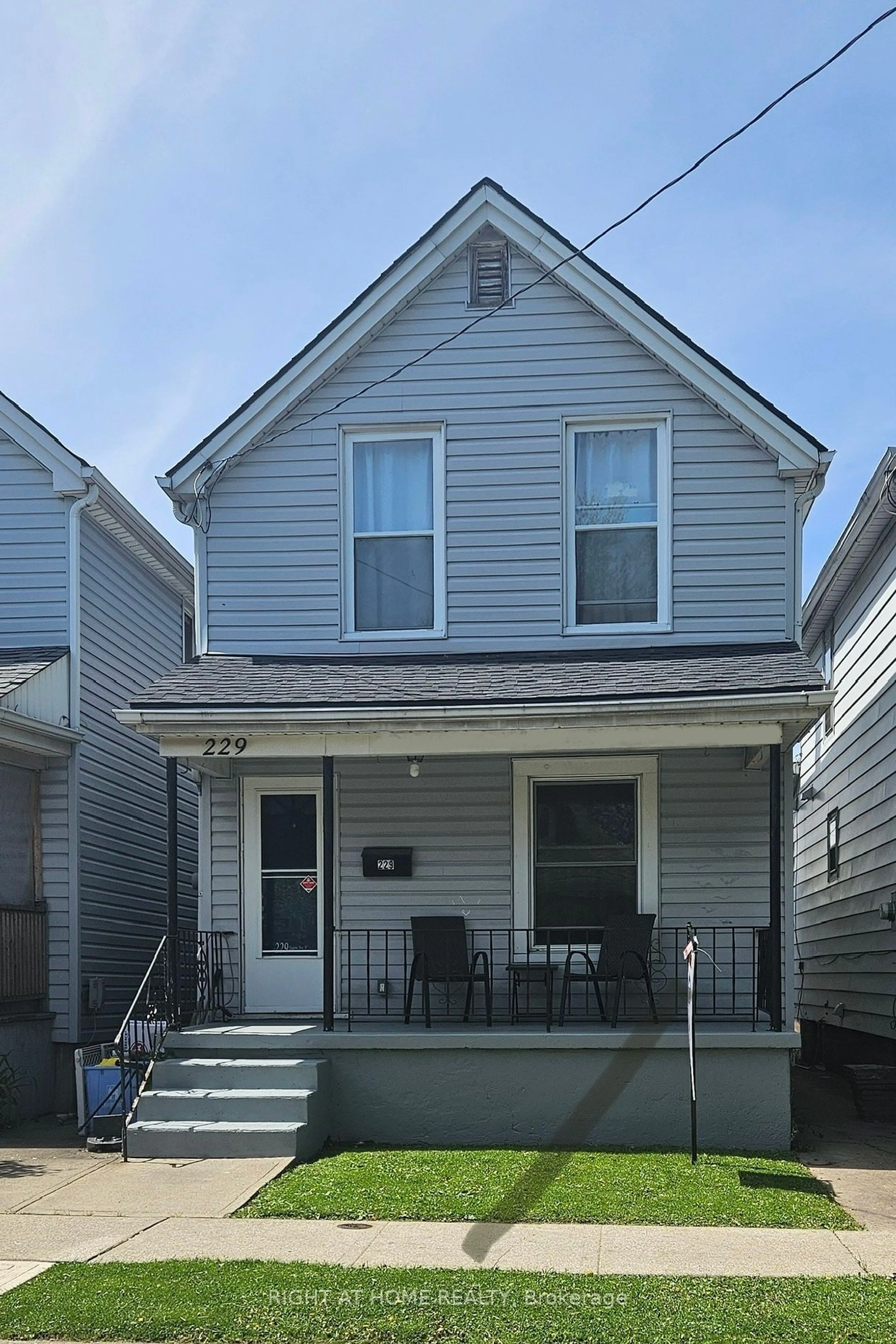Frontside or backside of a home for 229 Tragina Ave, Hamilton Ontario L8H 5C9