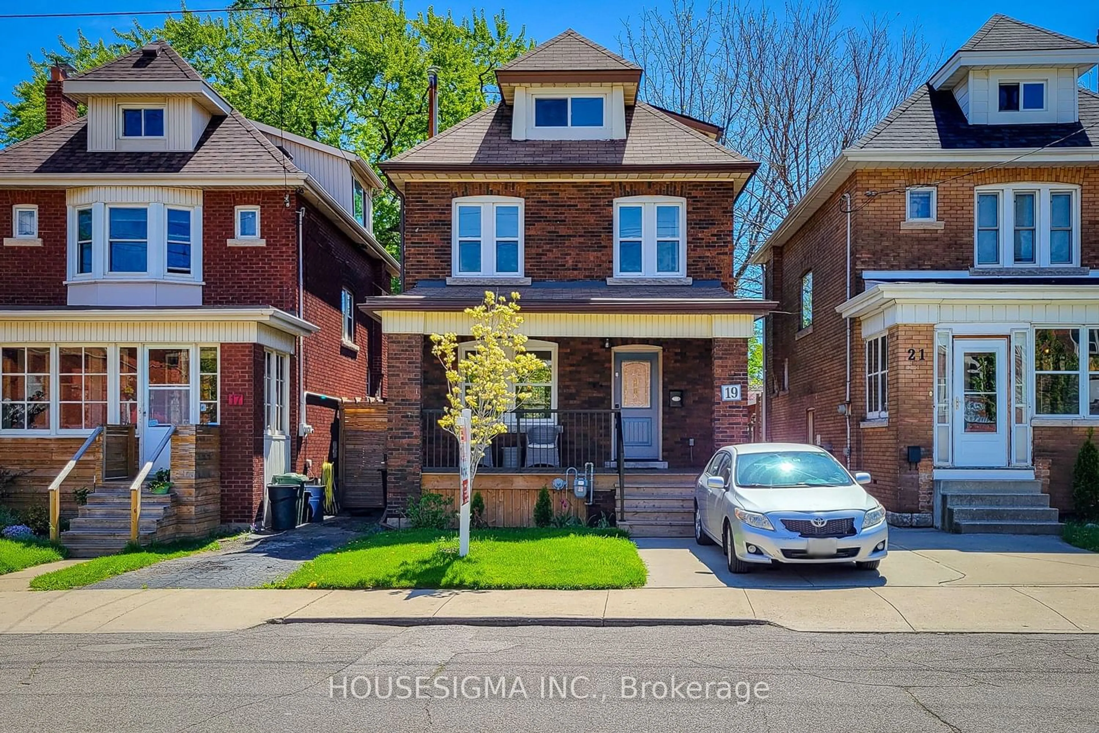 Home with brick exterior material for 19 Springer Ave, Hamilton Ontario L8M 2W7