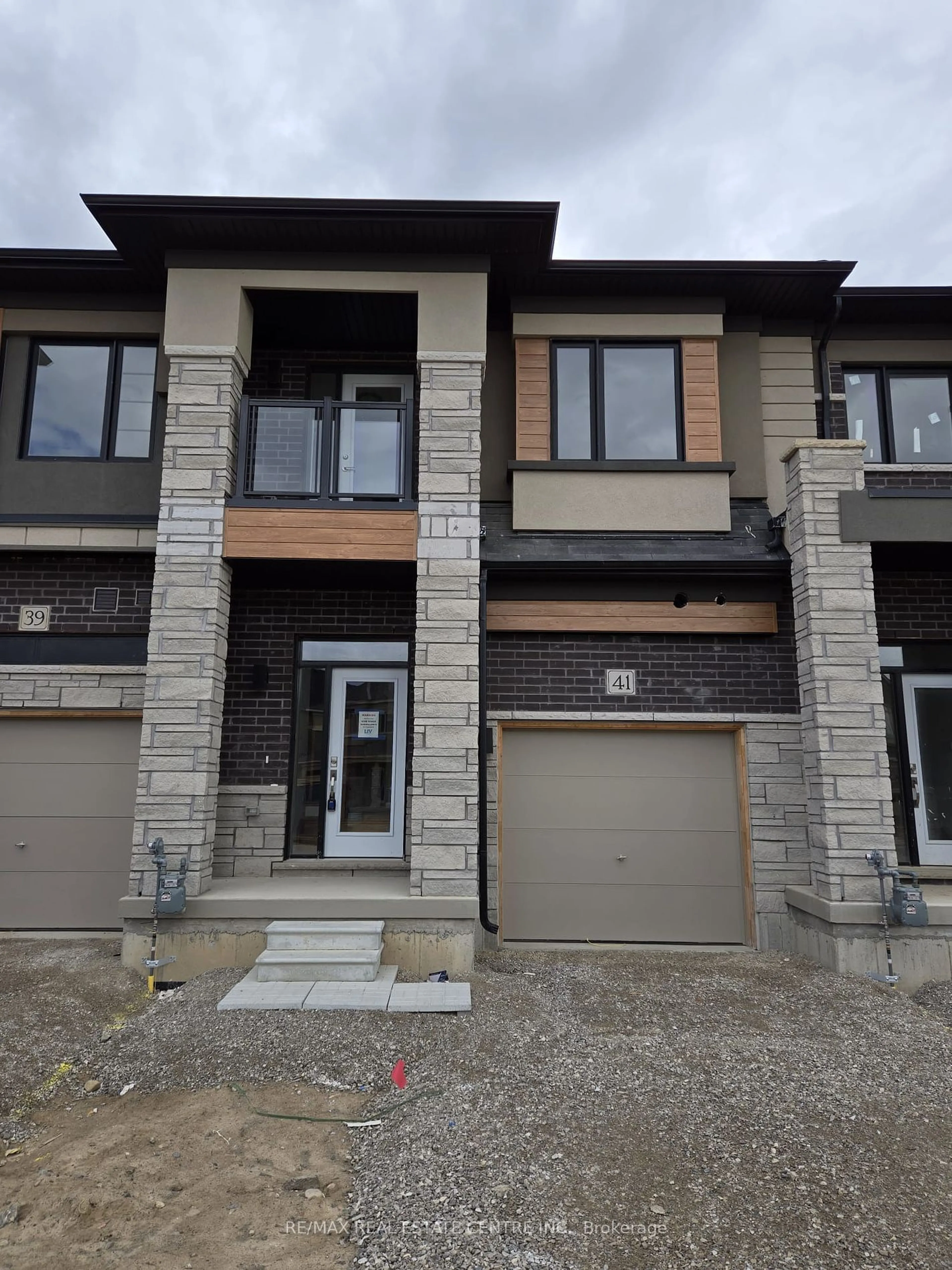 A pic from exterior of the house or condo for 41 George Brier Dr, Brant Ontario N3L 0L3
