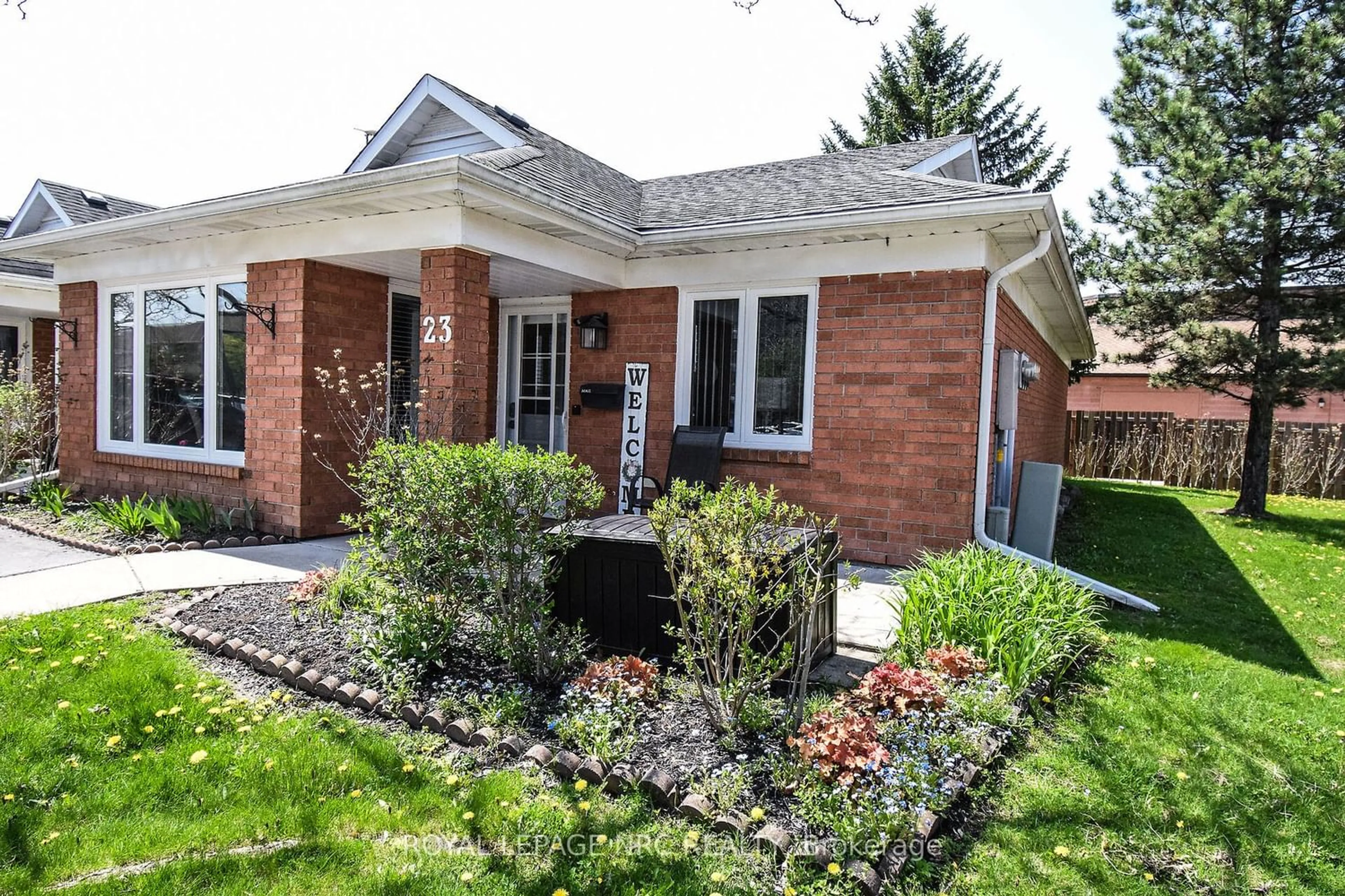 Home with brick exterior material for 23 Nova Cres #4, Welland Ontario L3C 6P8