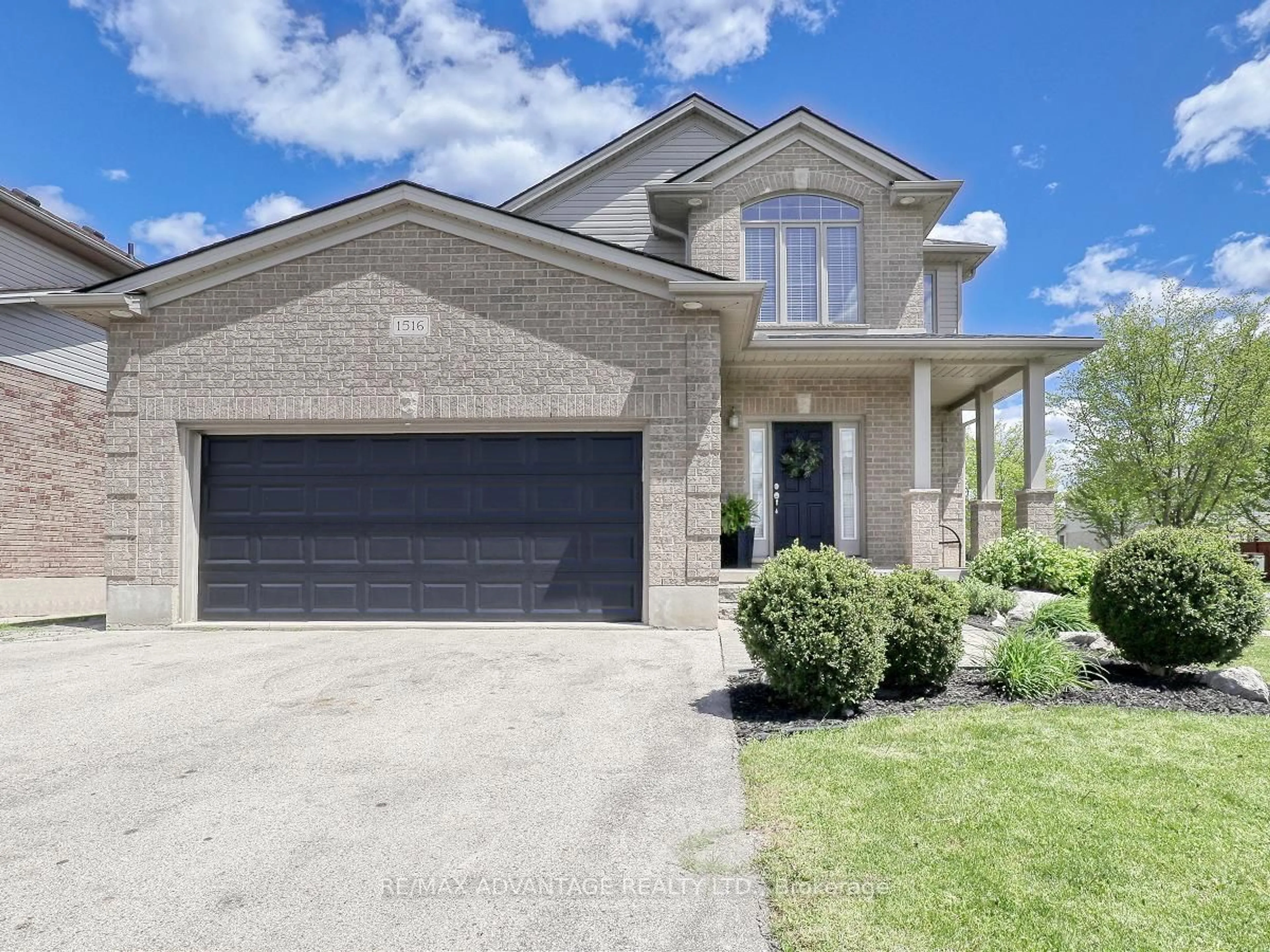 Frontside or backside of a home for 1516 Coronation Dr, London Ontario N6G 5P6