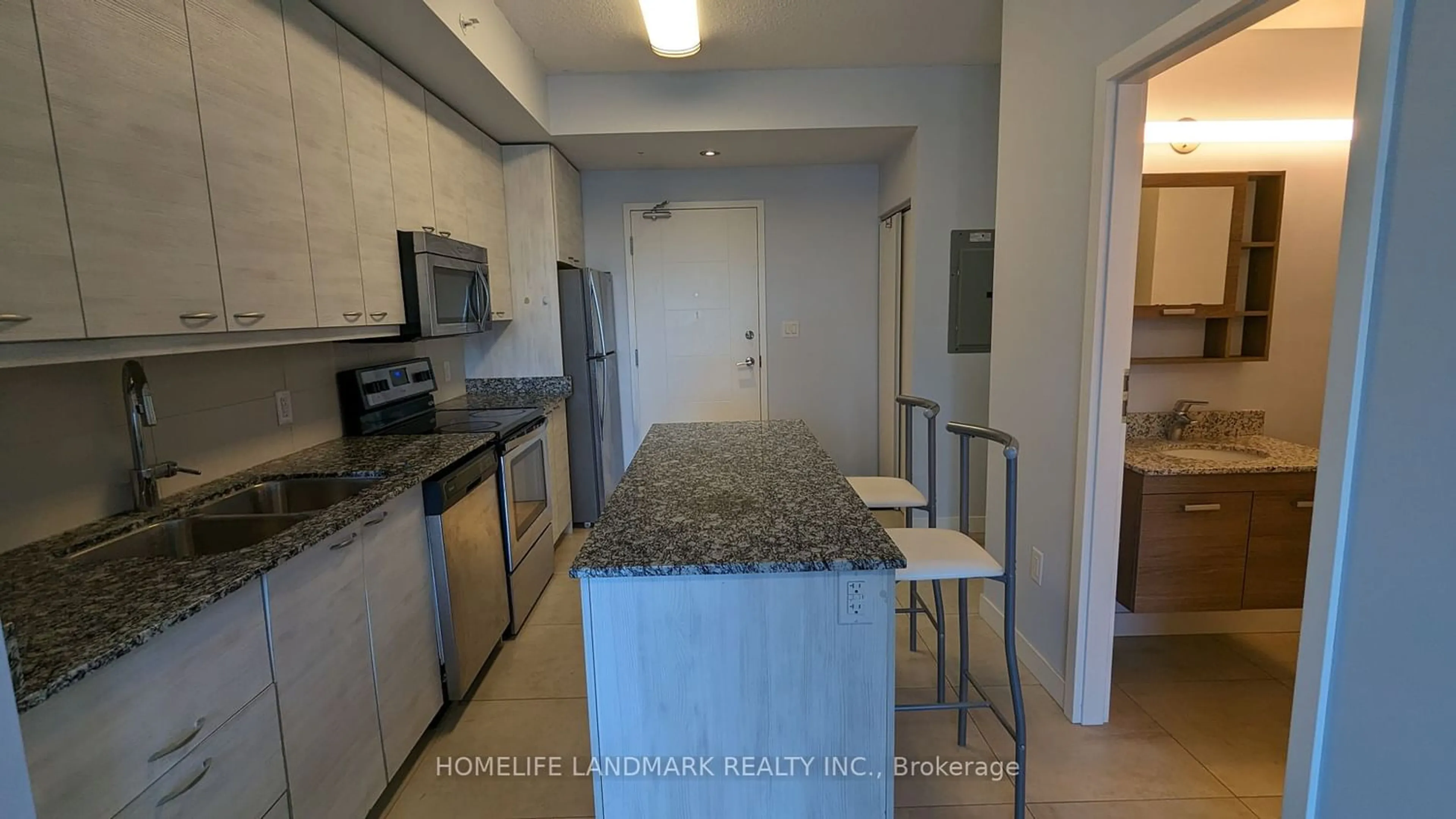 Standard kitchen for 280 Lester St #411, Waterloo Ontario N2L 3W5