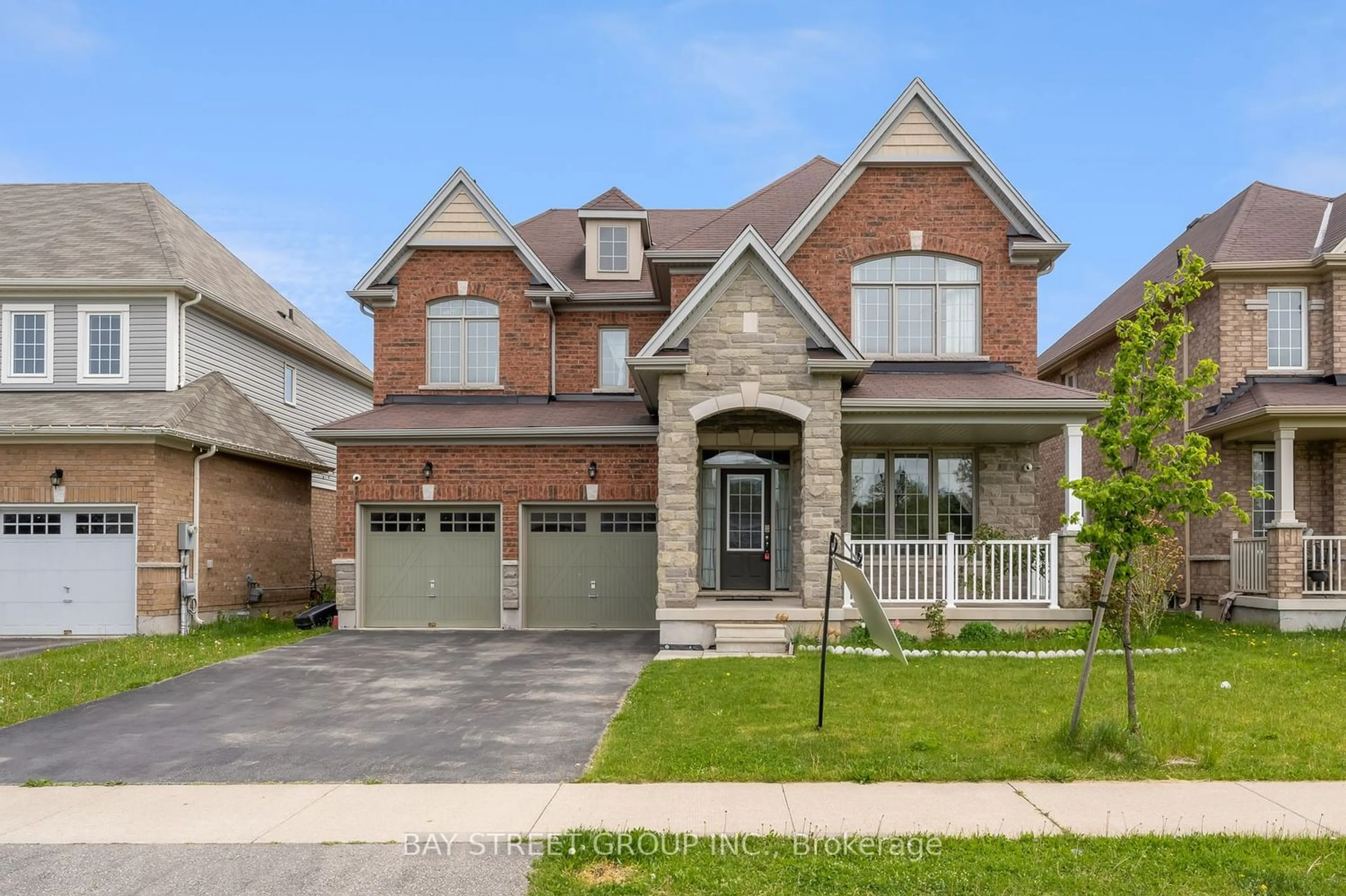 Home with brick exterior material for 7590 Butternut Blvd, Niagara Falls Ontario L2H 0K8
