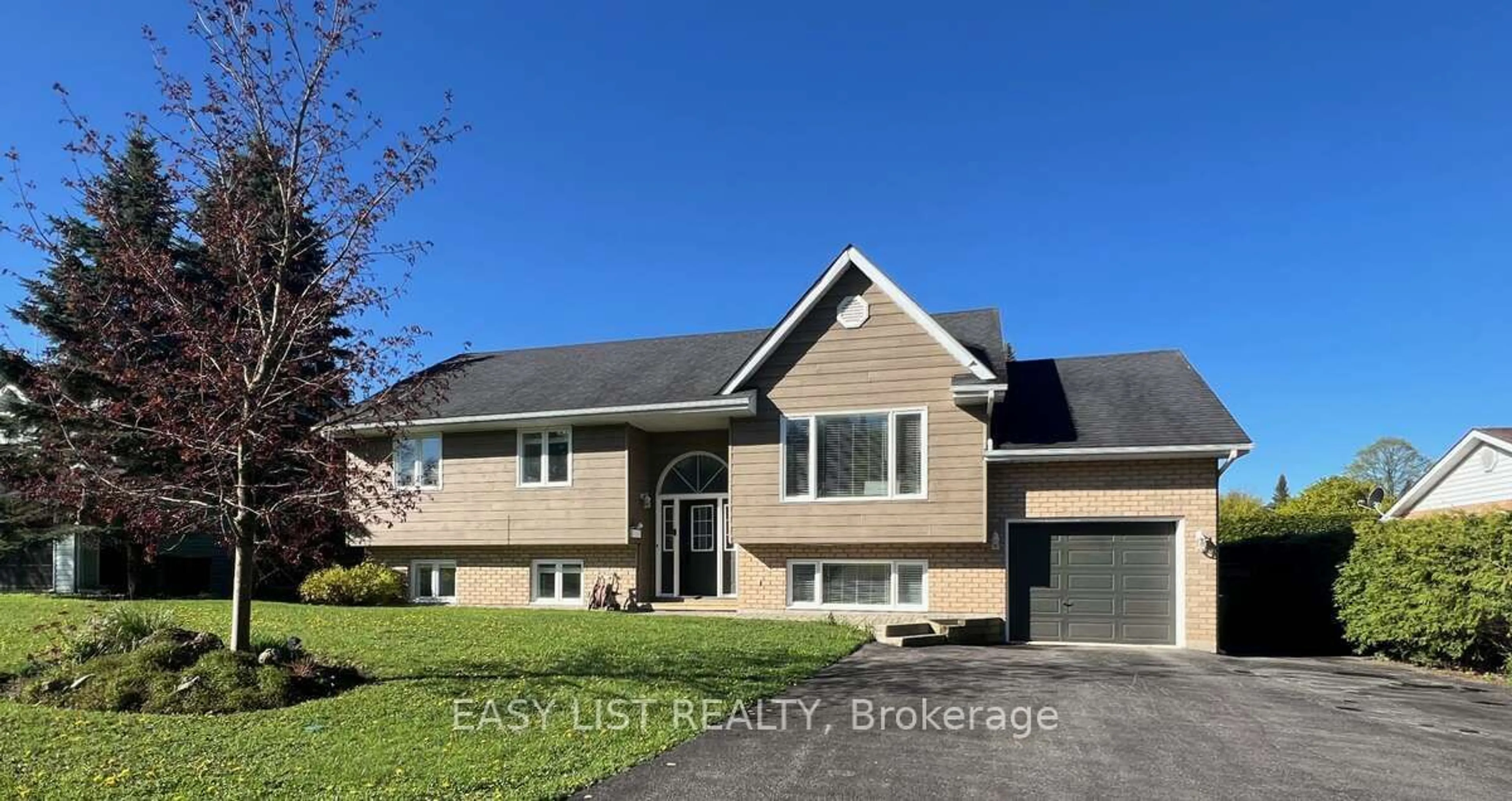 Frontside or backside of a home for 10 Armstrong Cres, Grey Highlands Ontario N0C 1H0