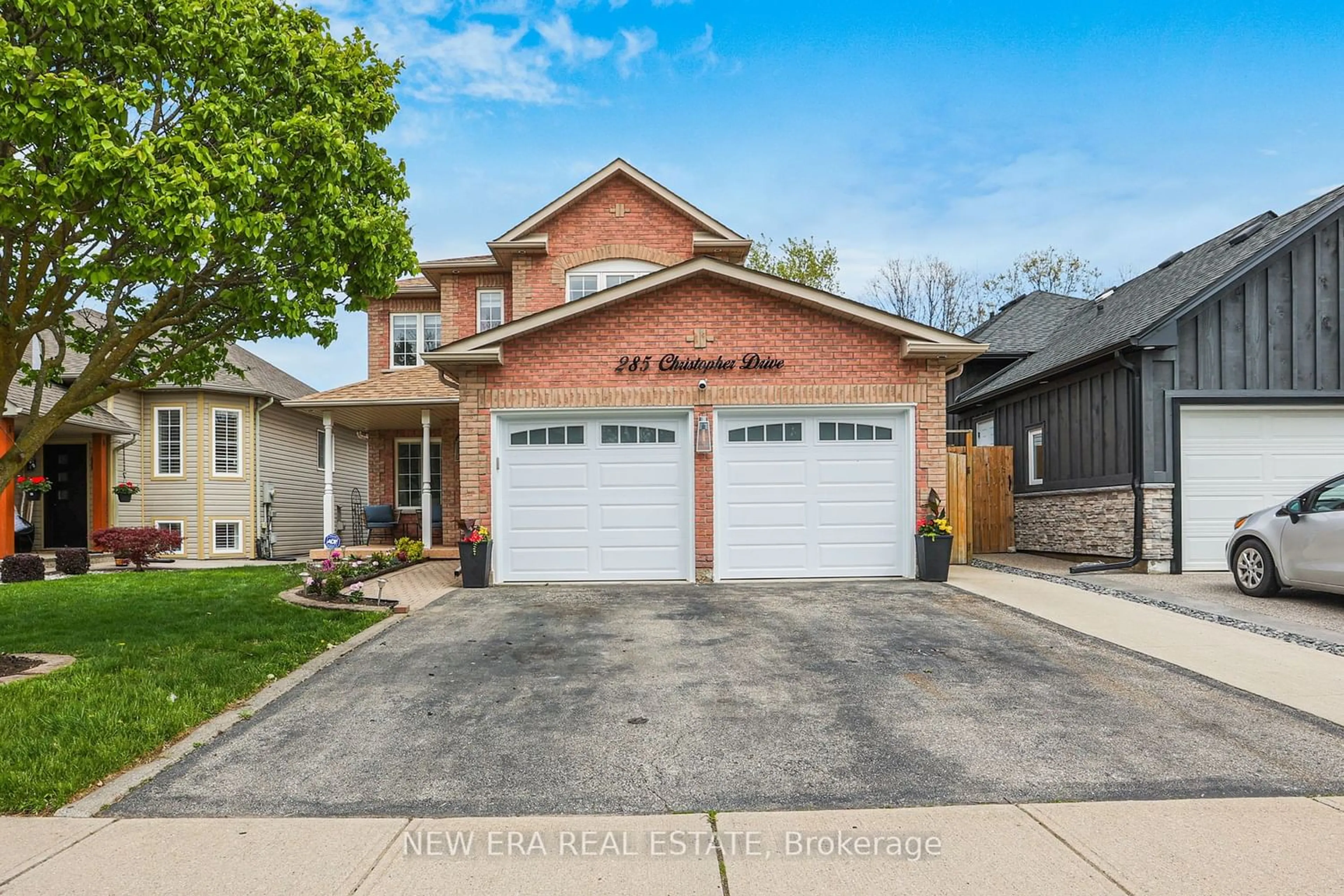 Frontside or backside of a home for 285 Christopher Dr, Cambridge Ontario N1P 1A1