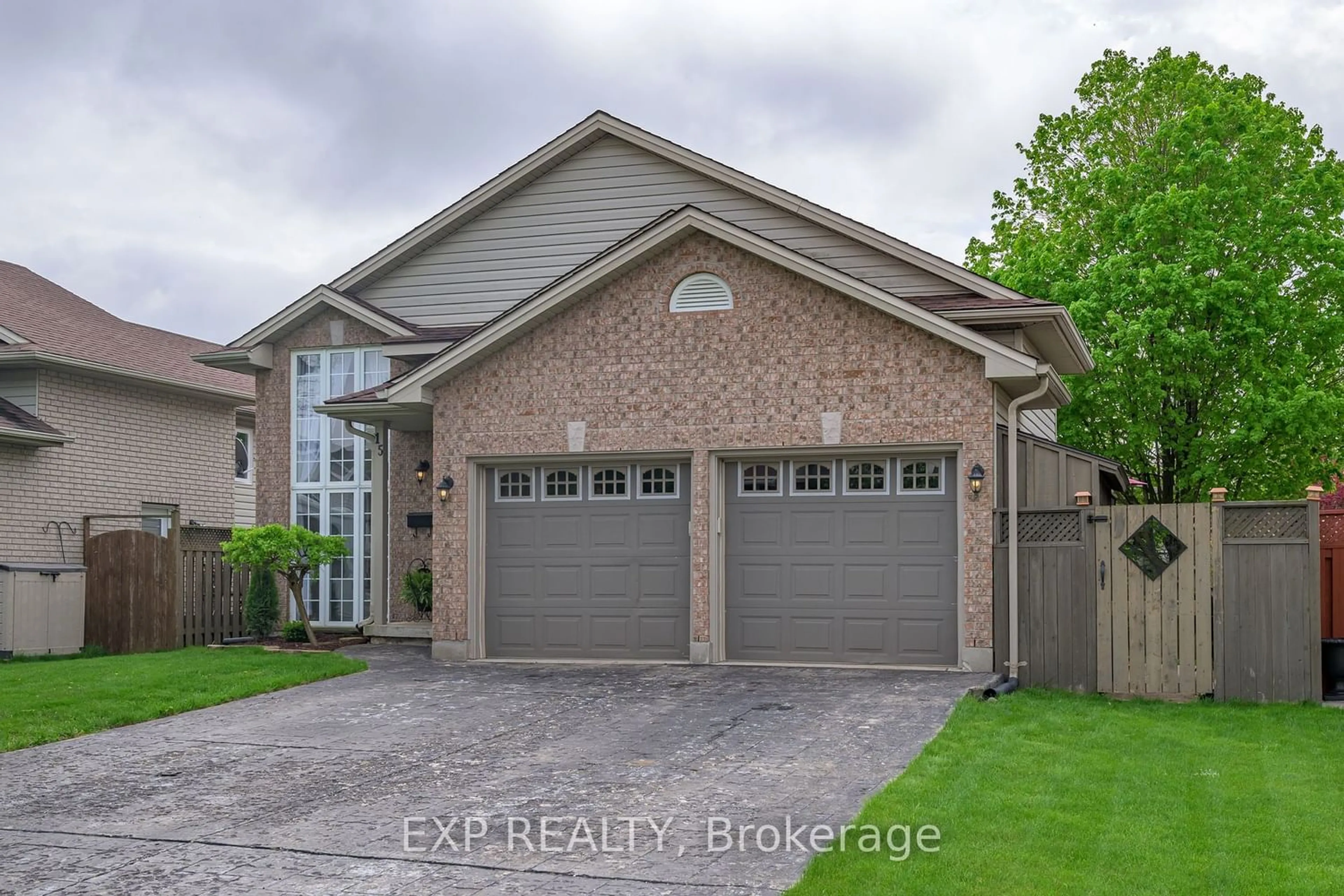 Frontside or backside of a home for 15 Bowcott Cres, London Ontario N5V 4W8