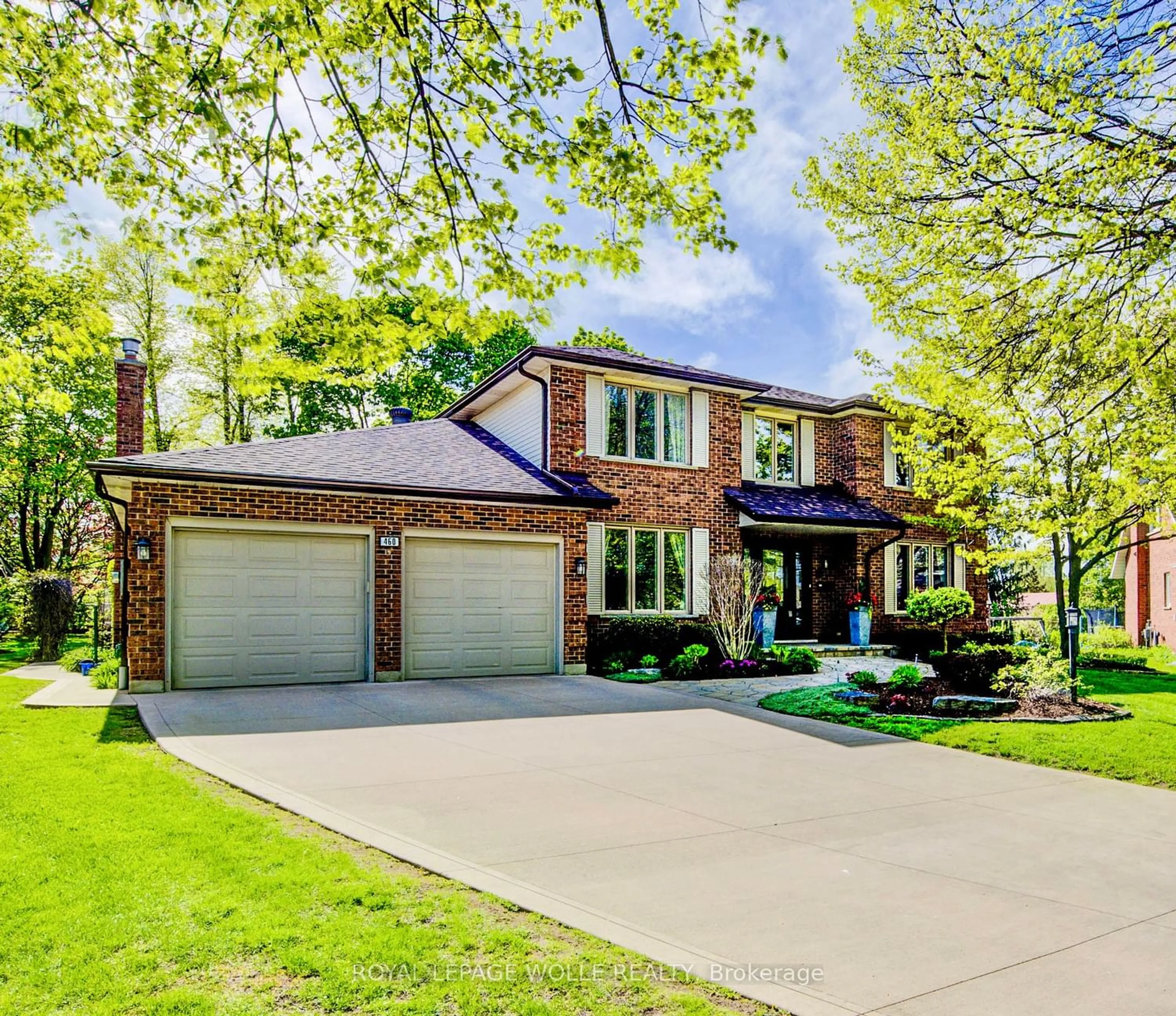 Home with brick exterior material for 460 Drake Circ, Waterloo Ontario N2T 1L1