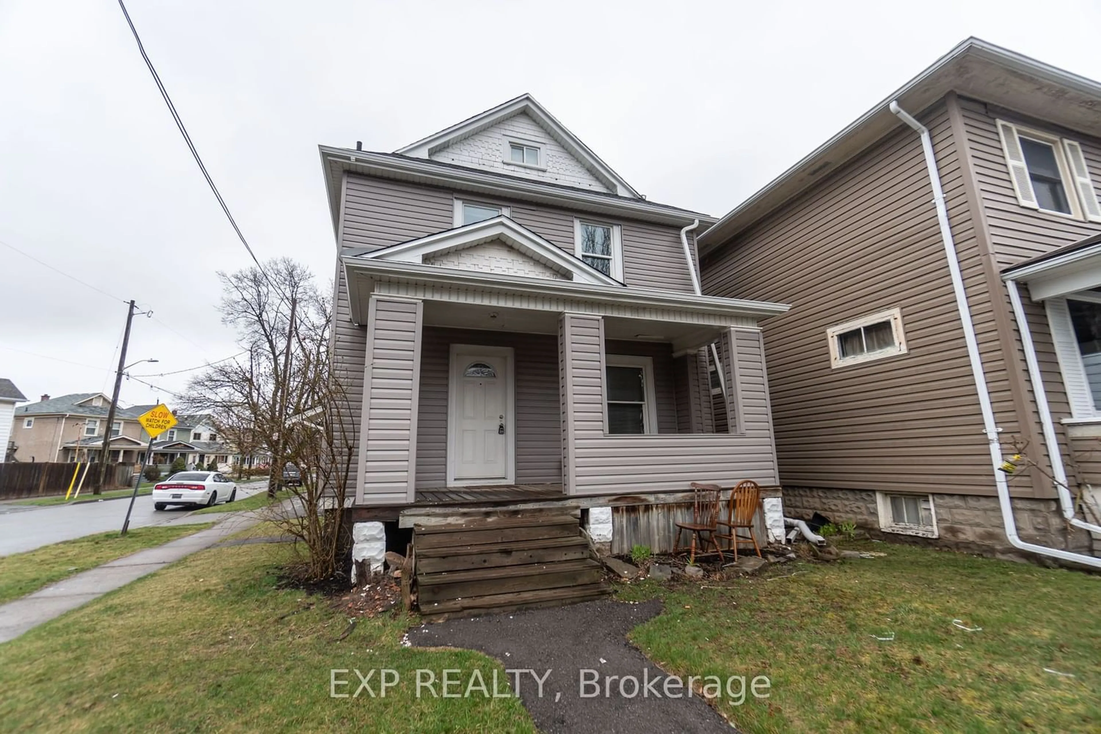 Frontside or backside of a home for 130 York St, St. Catharines Ontario L2R 6E4