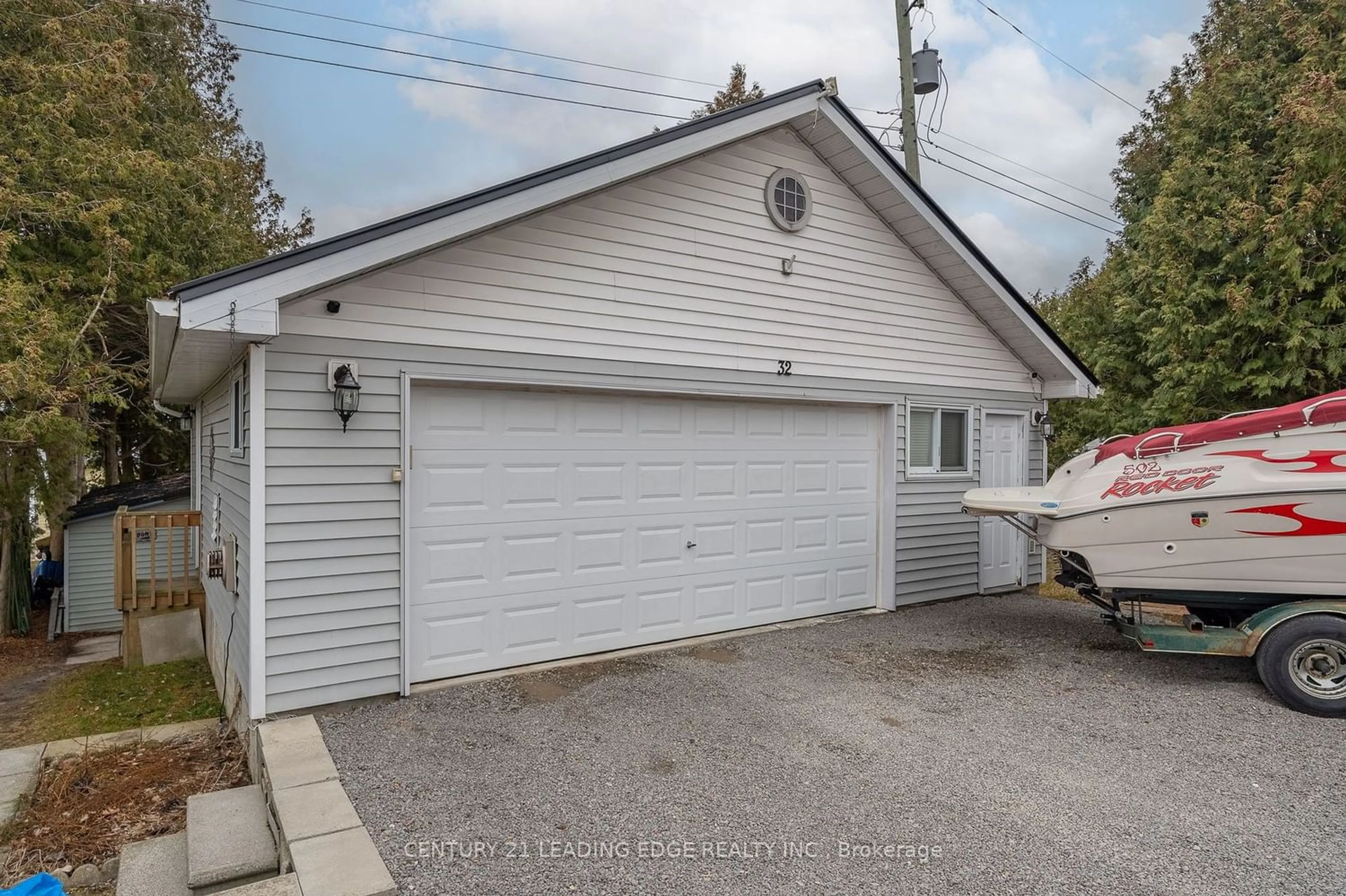 Indoor garage for 32 Beach Rd, Kawartha Lakes Ontario K0M 2C0