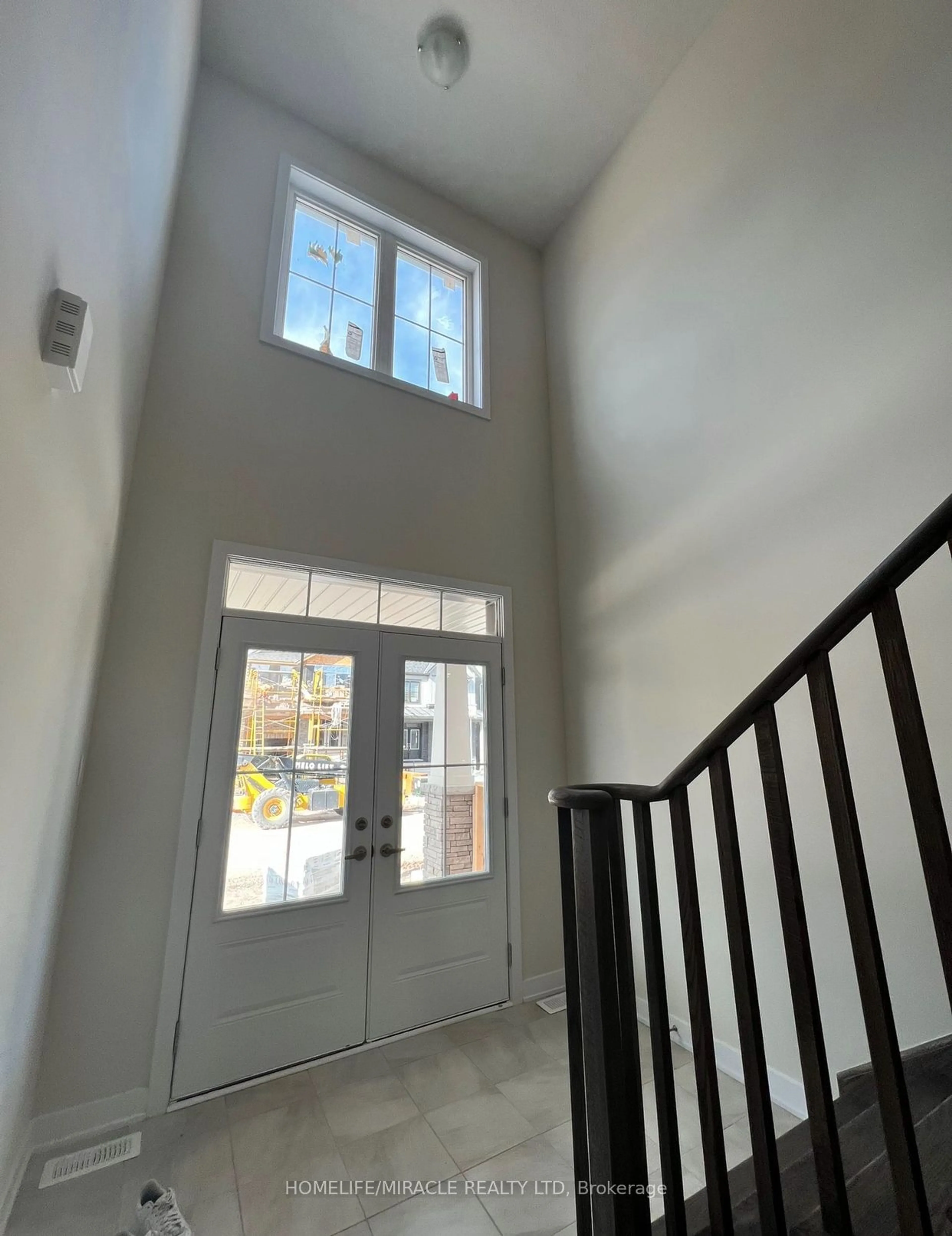 Indoor entryway for 85 Stern Dr, Welland Ontario L3B 5K5