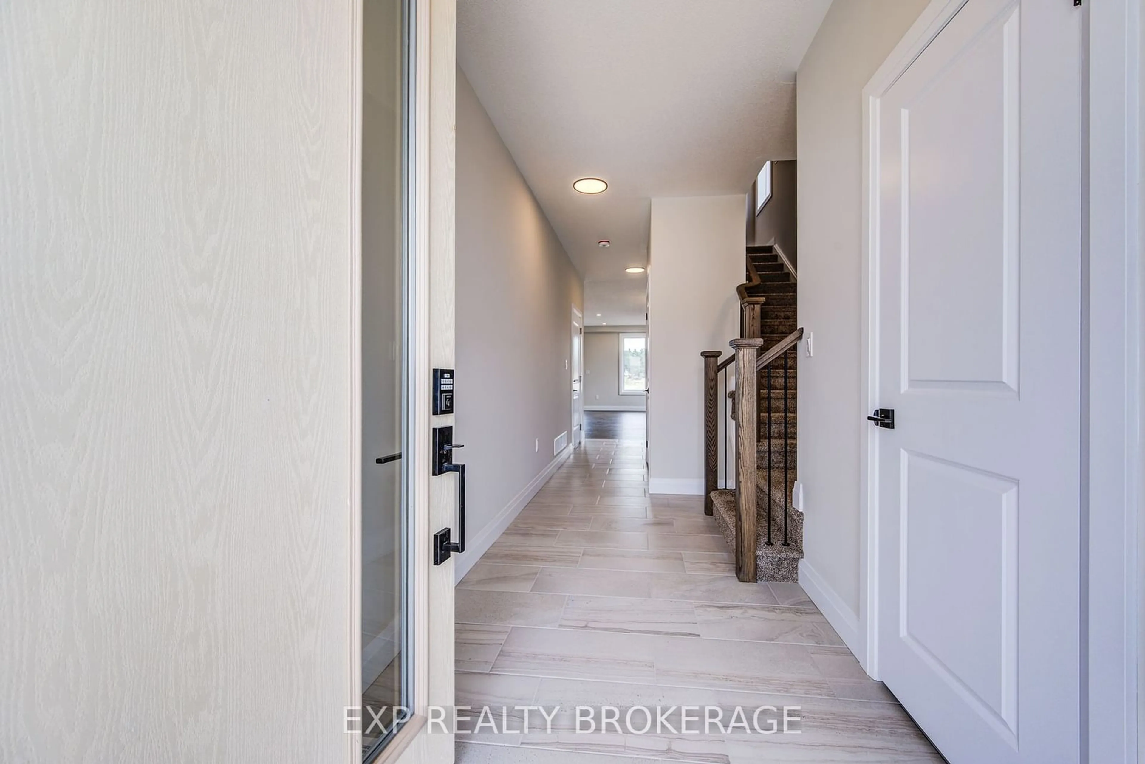 Indoor entryway, wood floors for 102 Thackeray Way, Minto Ontario N0G 1Z0