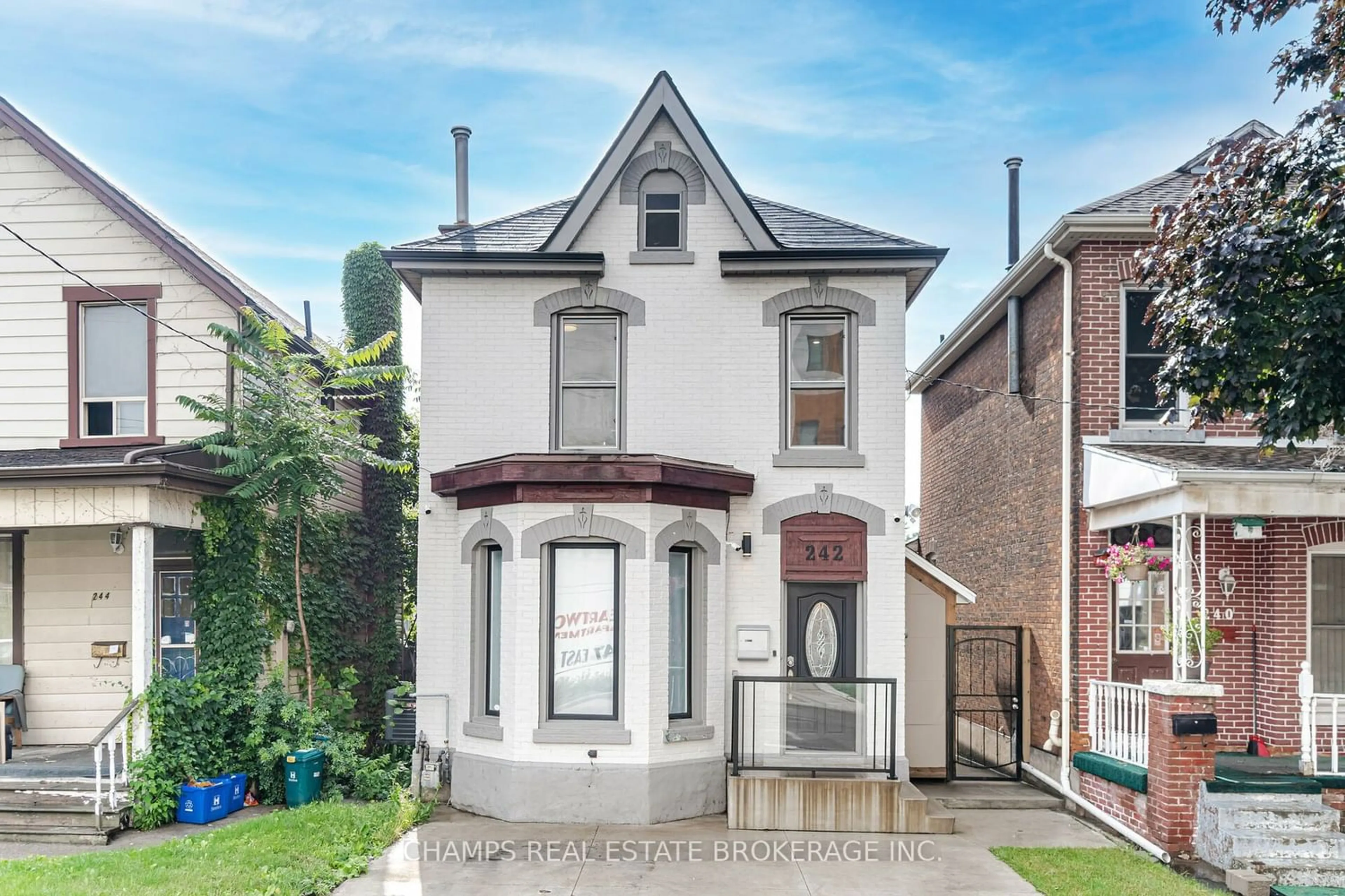 Frontside or backside of a home for 242 East Ave, Hamilton Ontario L8L 5J3