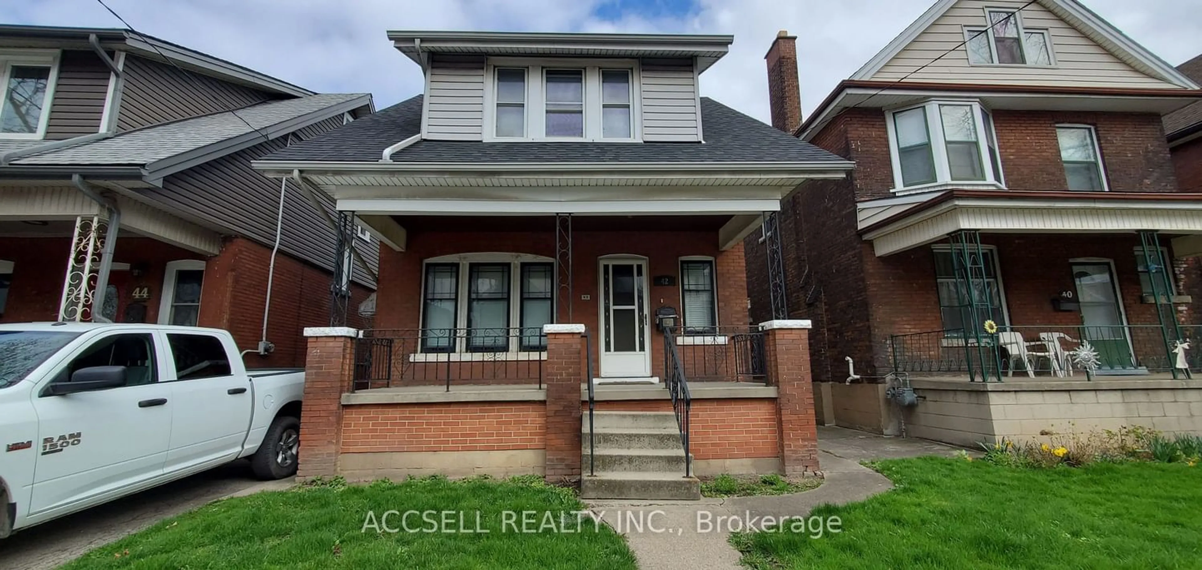 Frontside or backside of a home for 42 Barnesdale Ave, Hamilton Ontario L8L 6R8
