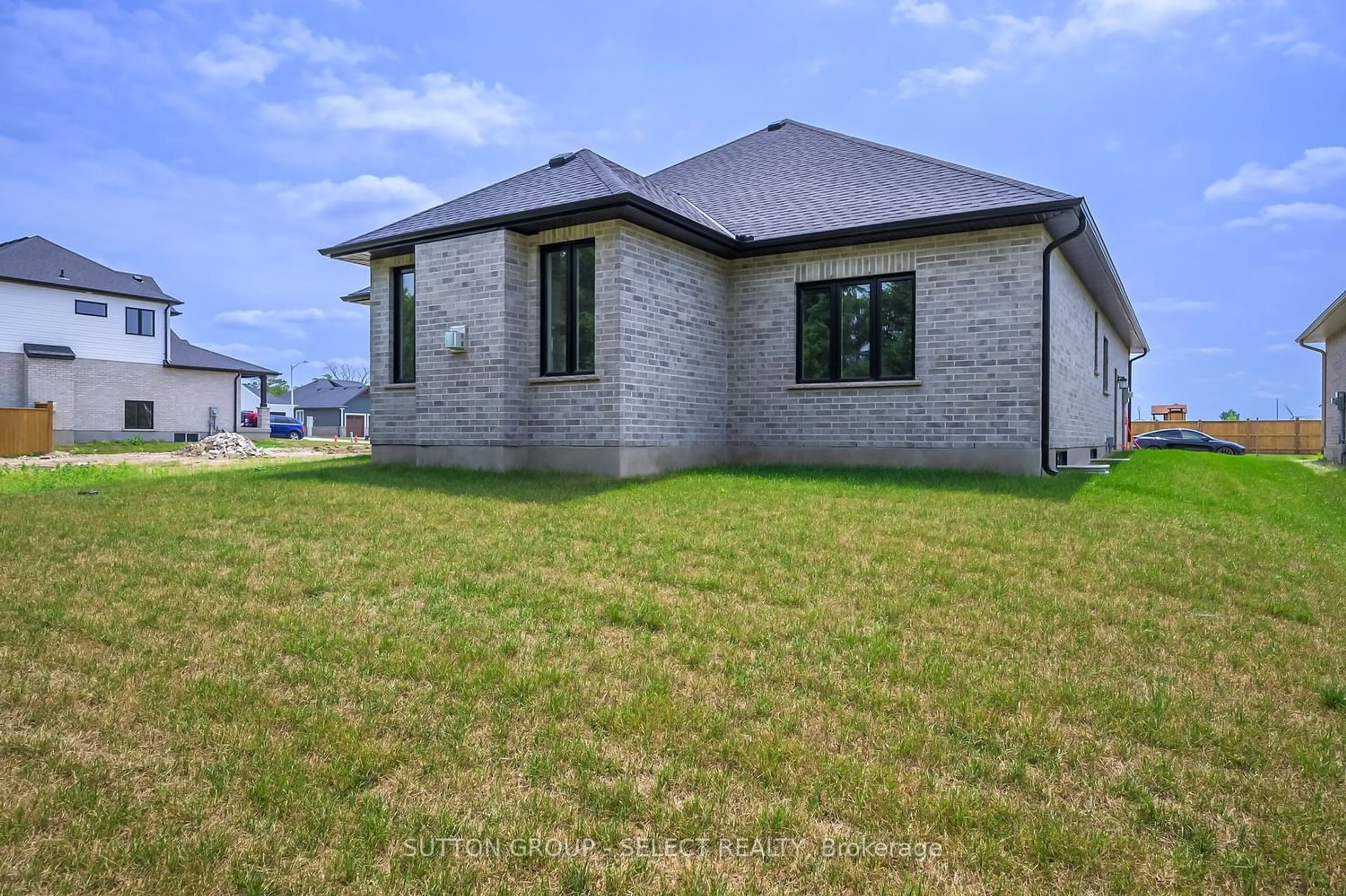 Home with brick exterior material for 17 SPRUCE Cres, North Middlesex Ontario N0M 2K0