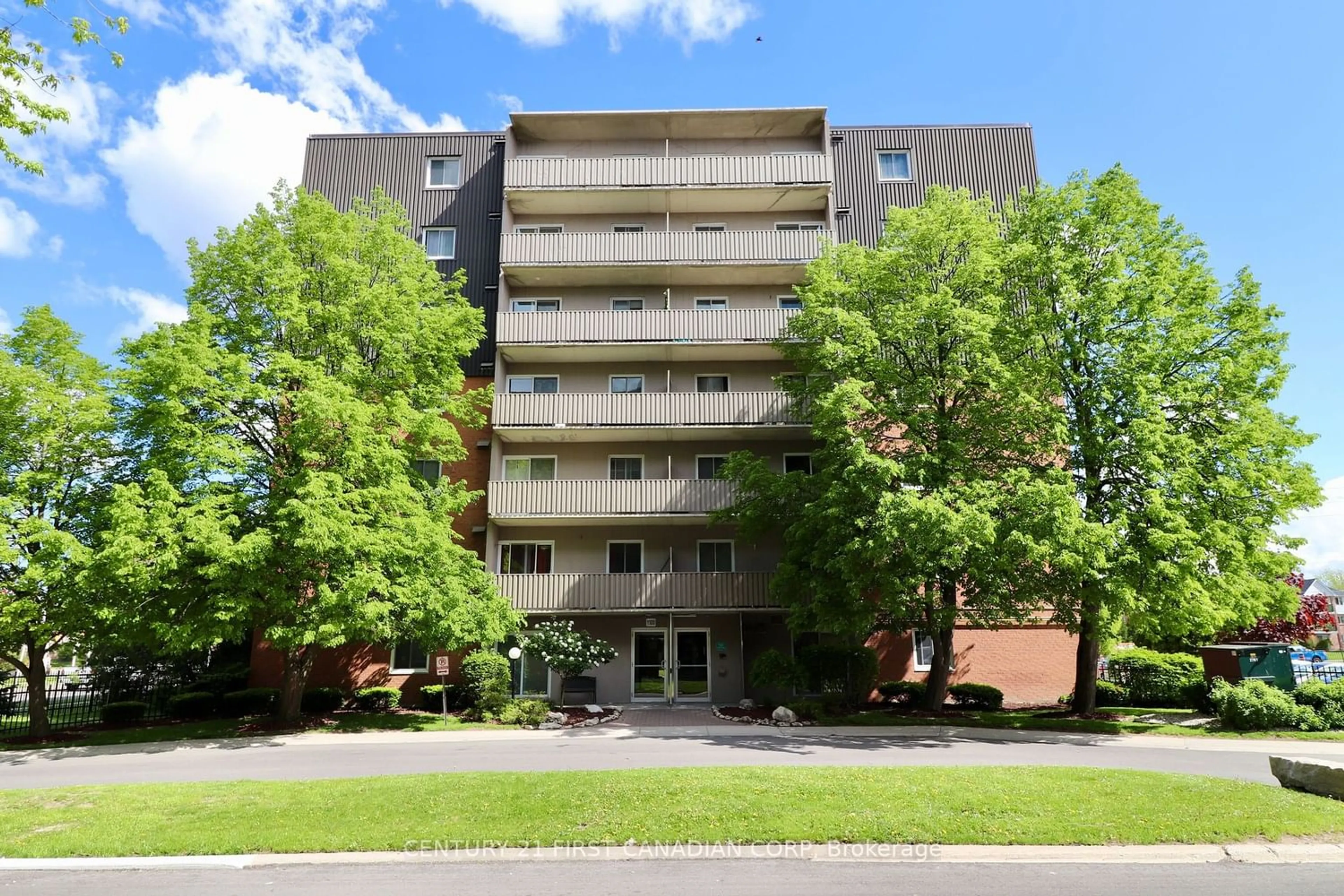 A pic from exterior of the house or condo for 1100 Jalna Blvd #105, London Ontario N6E 2M2