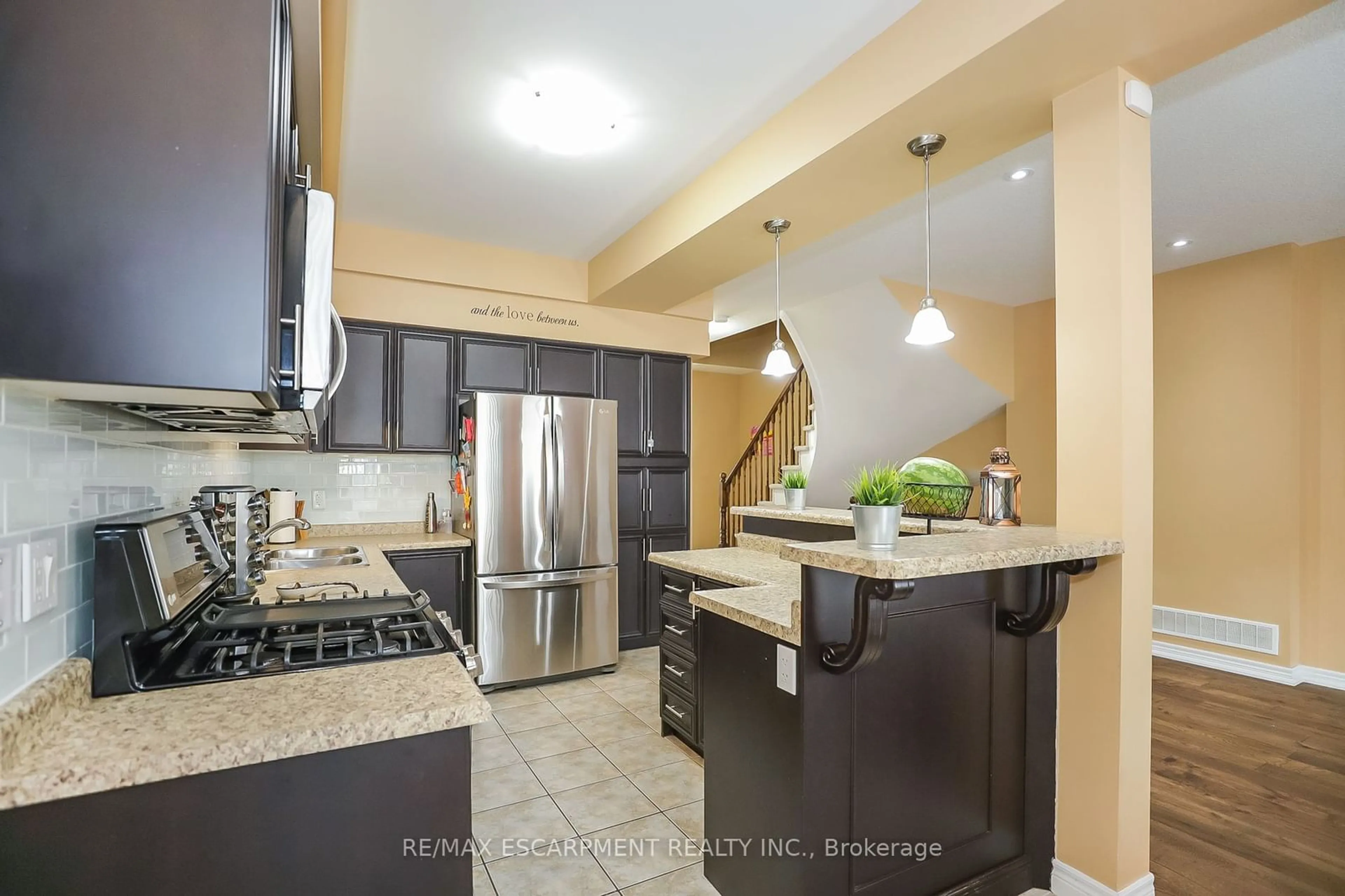 Open concept kitchen for 51 Redcedar Cres, Hamilton Ontario L8E 0G3