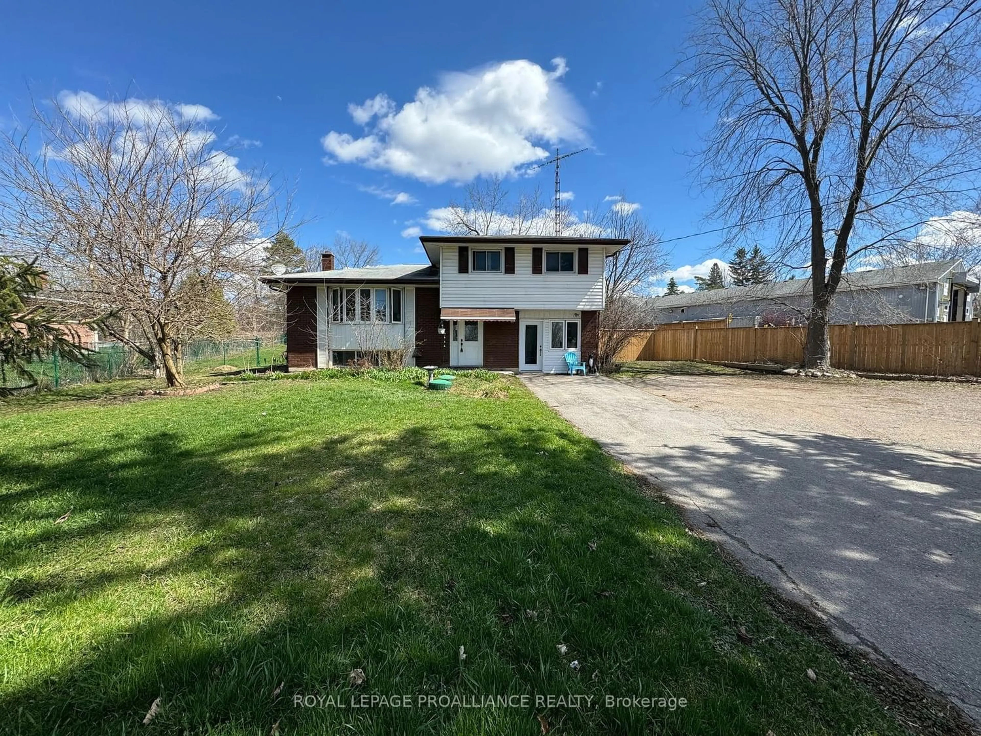 Frontside or backside of a home for 1045 Ward St, Smith-Ennismore-Lakefield Ontario K0L 1H0