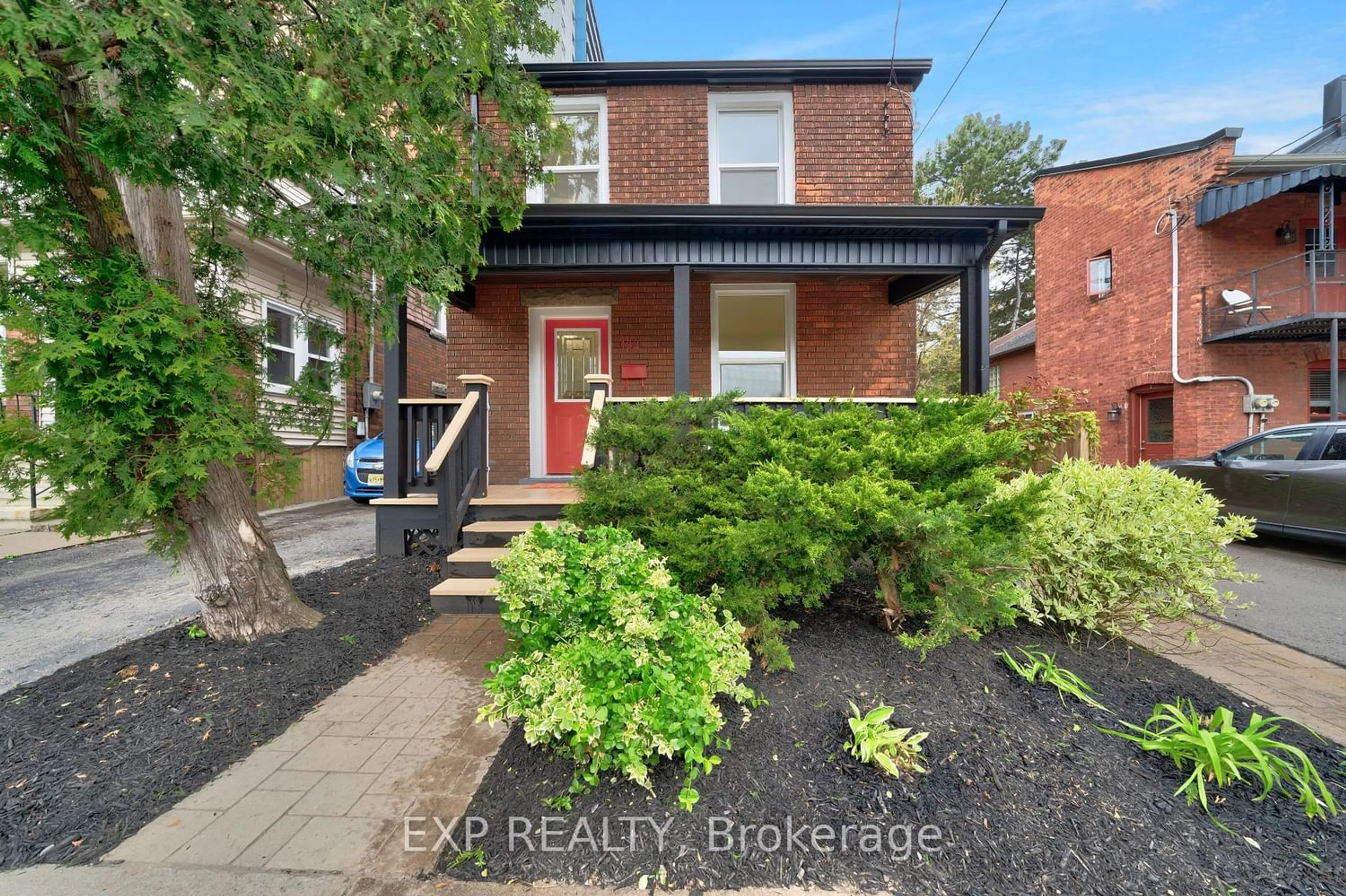 Home with brick exterior material for 192 Walnut St, Hamilton Ontario L8N 2M1