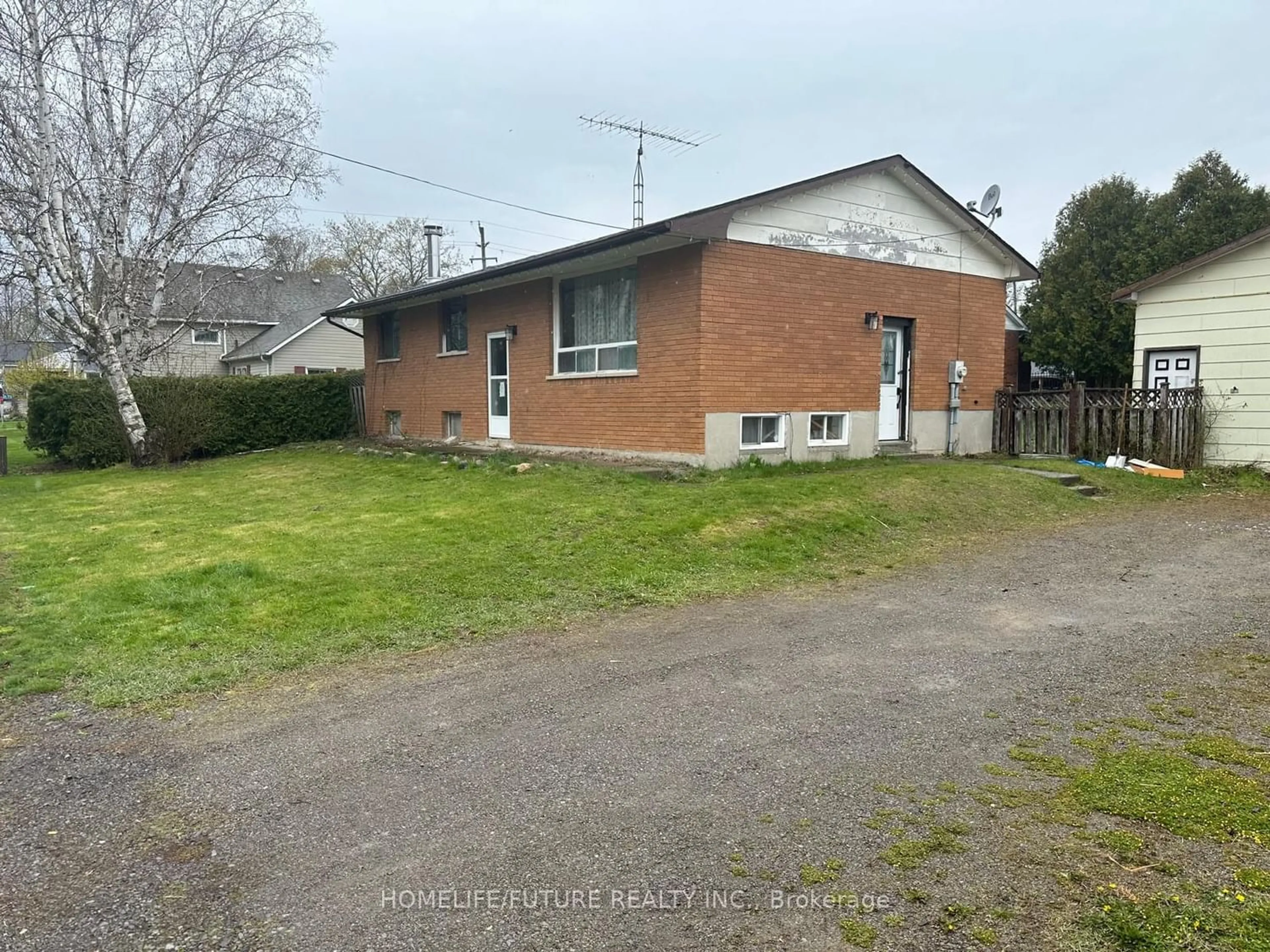 Frontside or backside of a home for 32 Chapel St, Brighton Ontario K0K 1H0