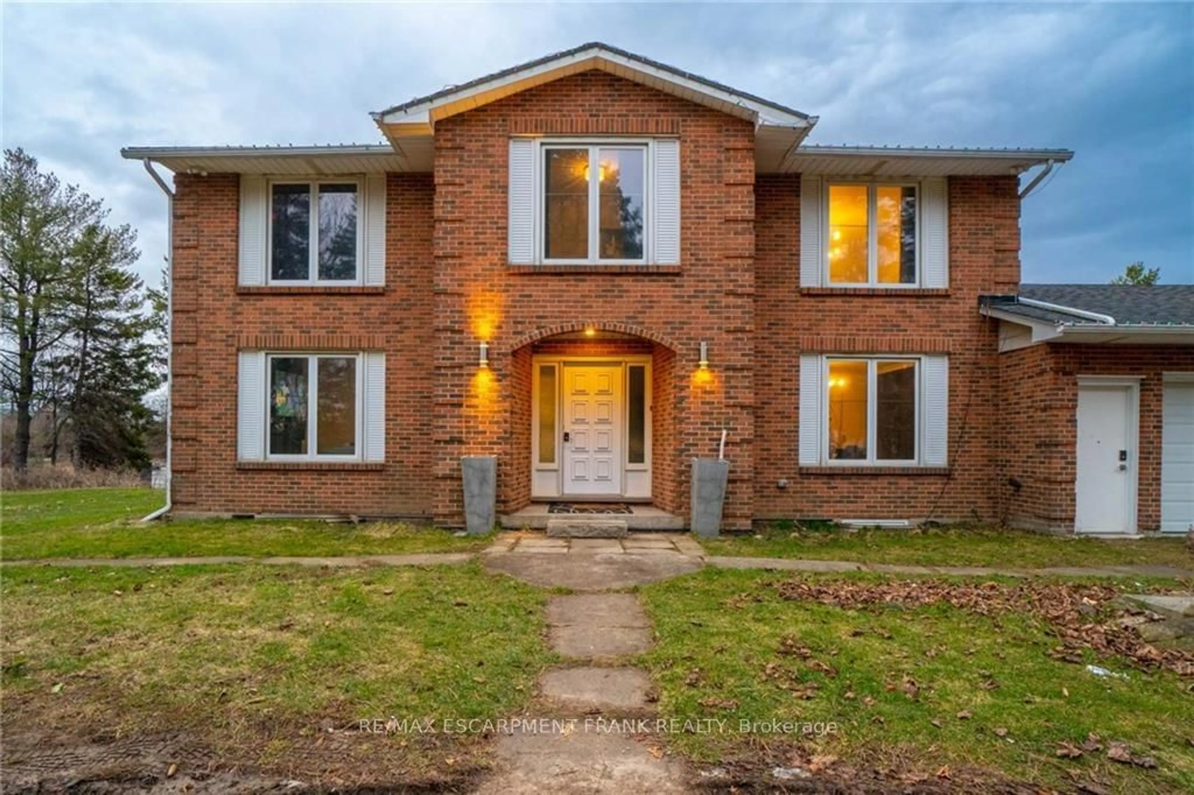 Home with brick exterior material for 2035 Fletcher Rd, Hamilton Ontario L0R 1C0