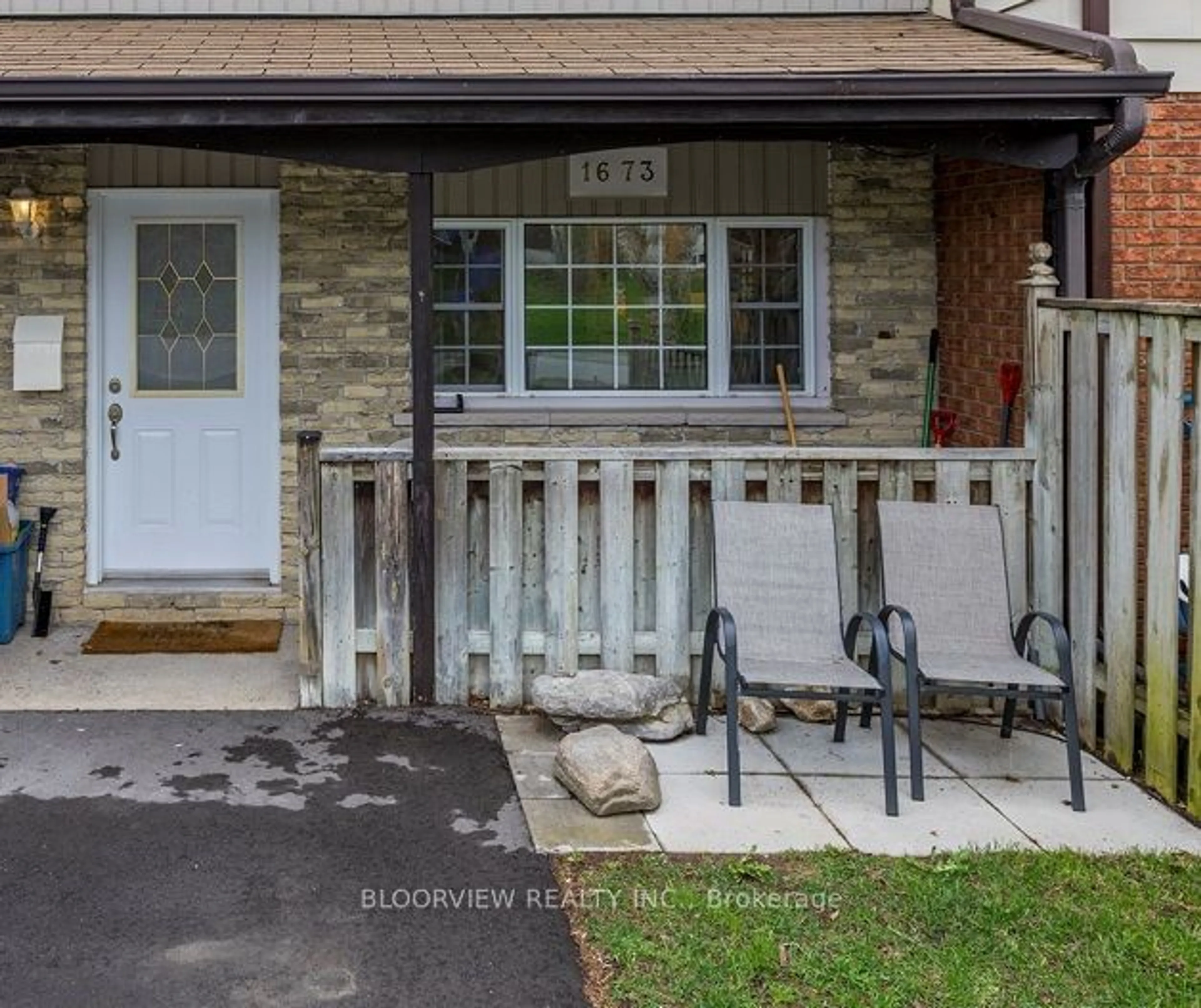 A pic from exterior of the house or condo for 1673 Applewood Cres, Peterborough Ontario K9K 1N3