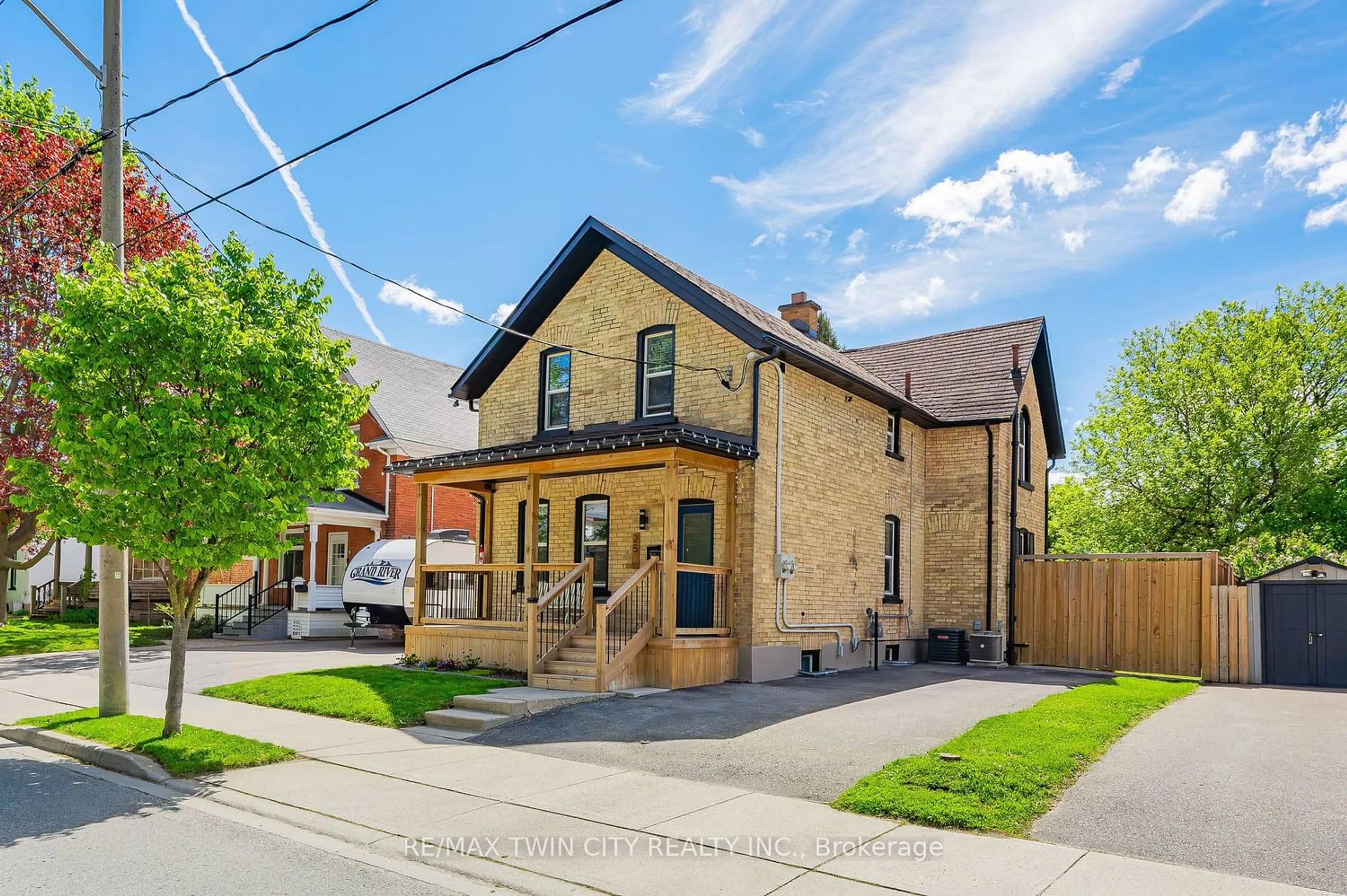 Home with brick exterior material for 25 Brubacher St, Kitchener Ontario N2H 2V8