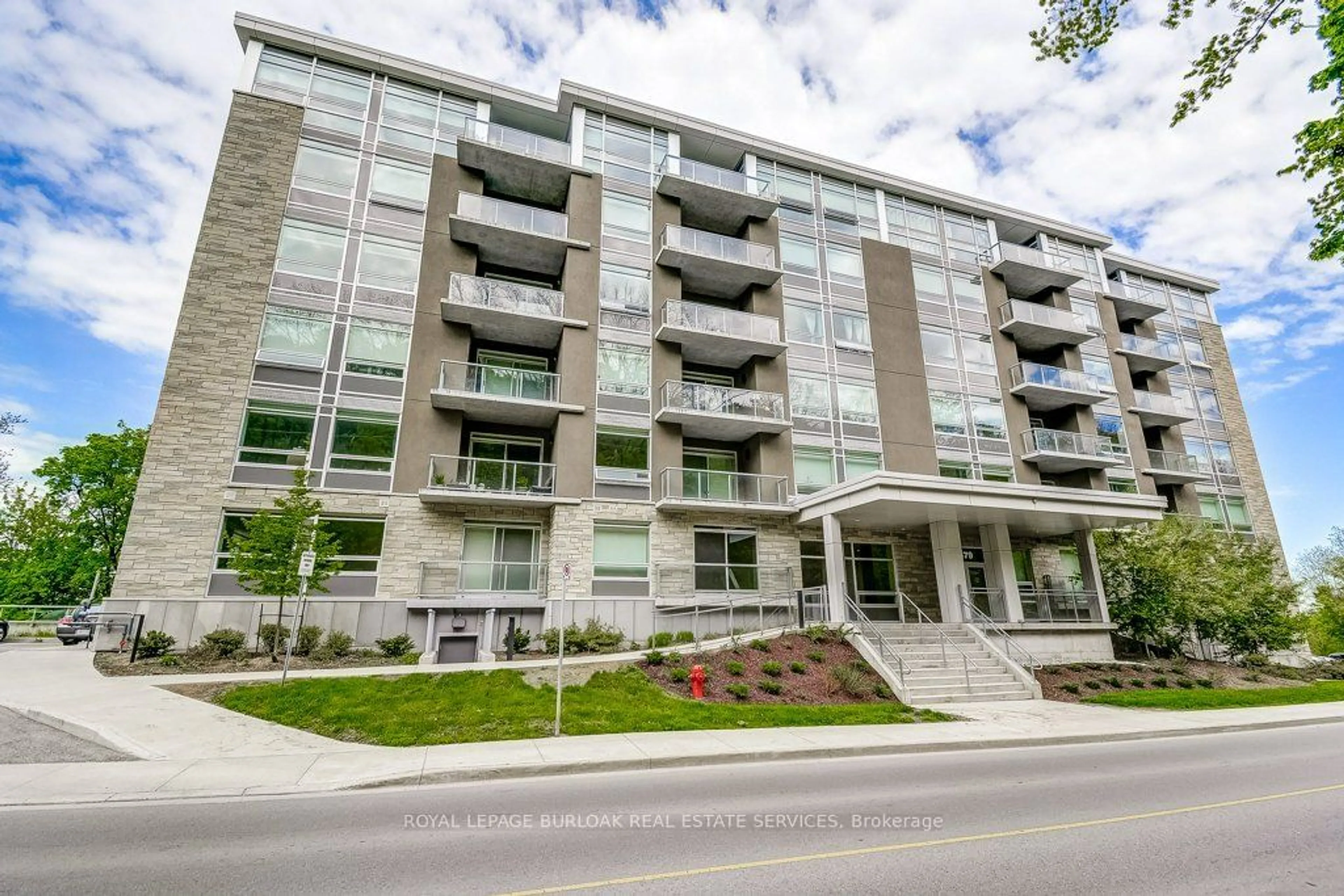 A pic from exterior of the house or condo for 479 Charlton Ave #509, Hamilton Ontario L8N 0B4