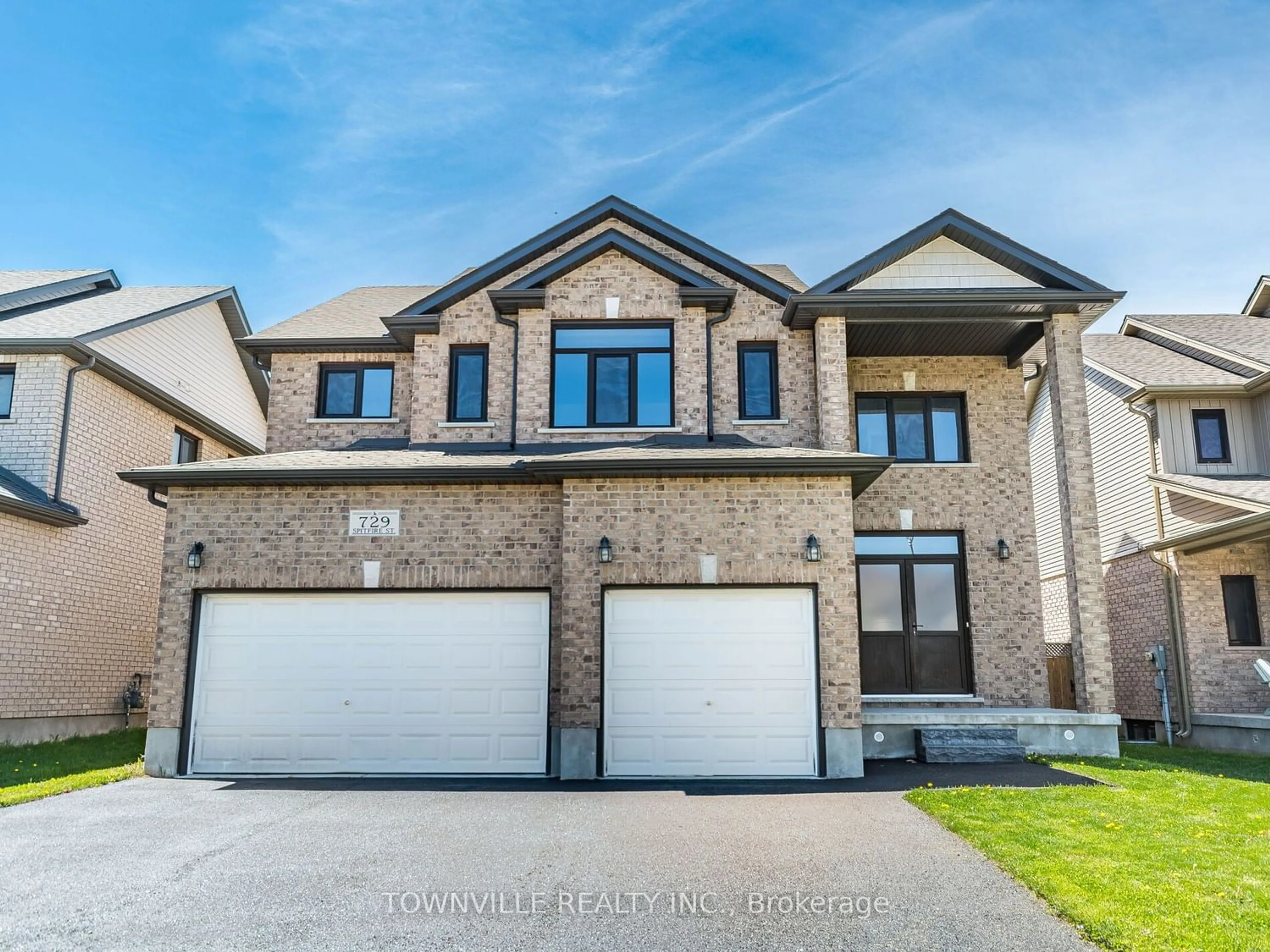 Frontside or backside of a home for 729 Spitfire St, Woodstock Ontario N4T 0B1