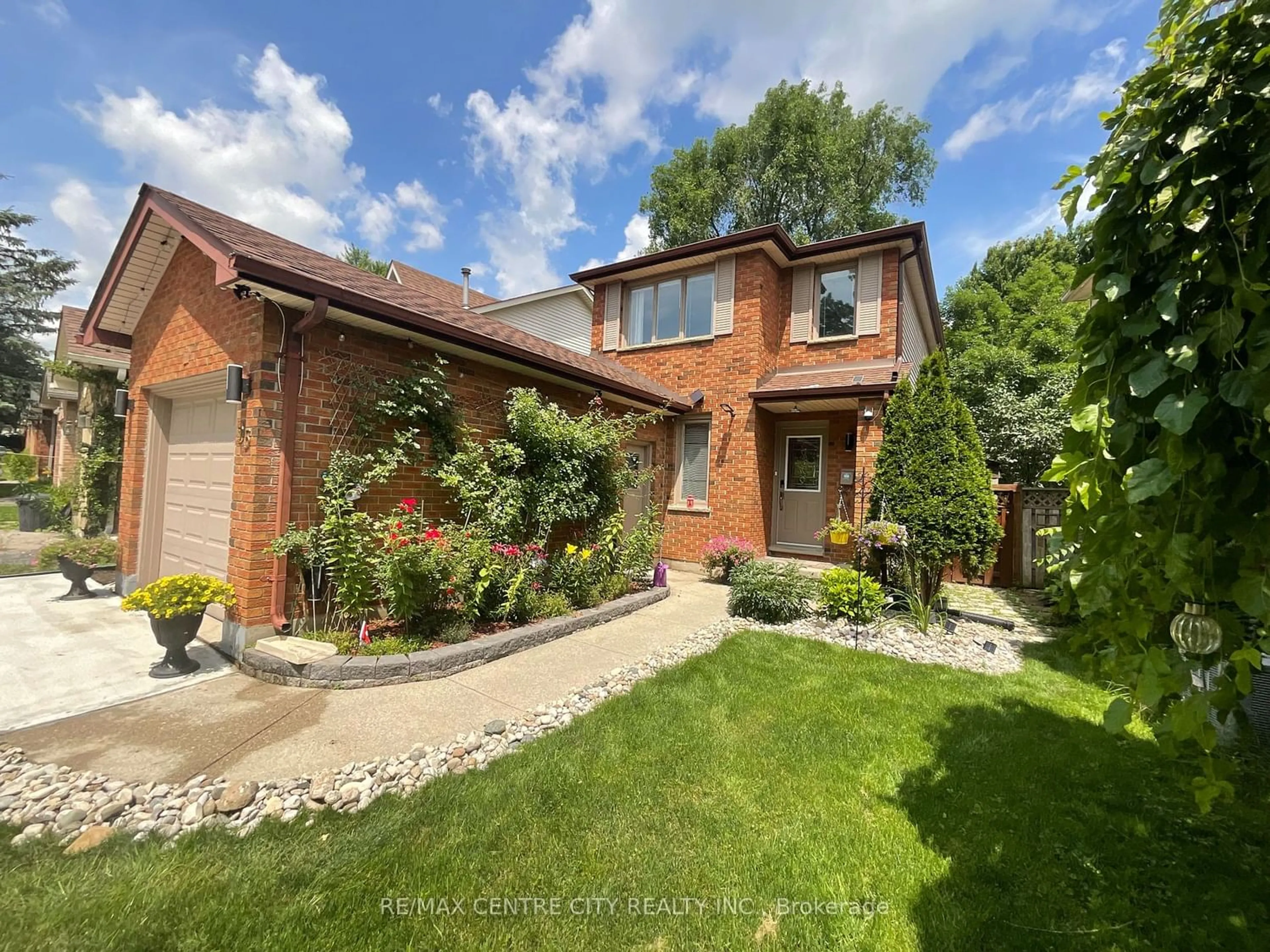 Home with brick exterior material for 95 Walmer Gdns, London Ontario N6G 4H1