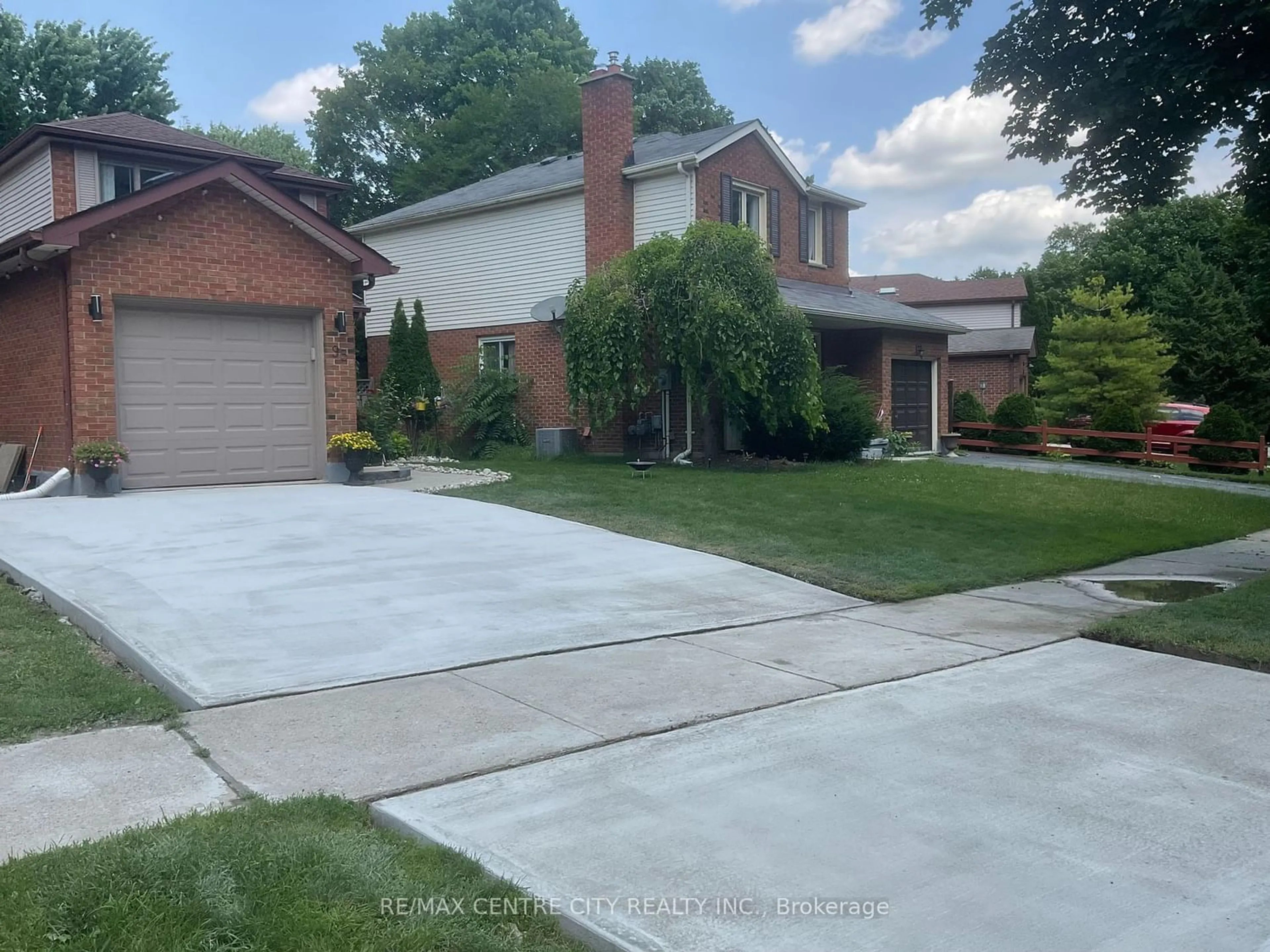 Frontside or backside of a home for 95 Walmer Gdns, London Ontario N6G 4H1