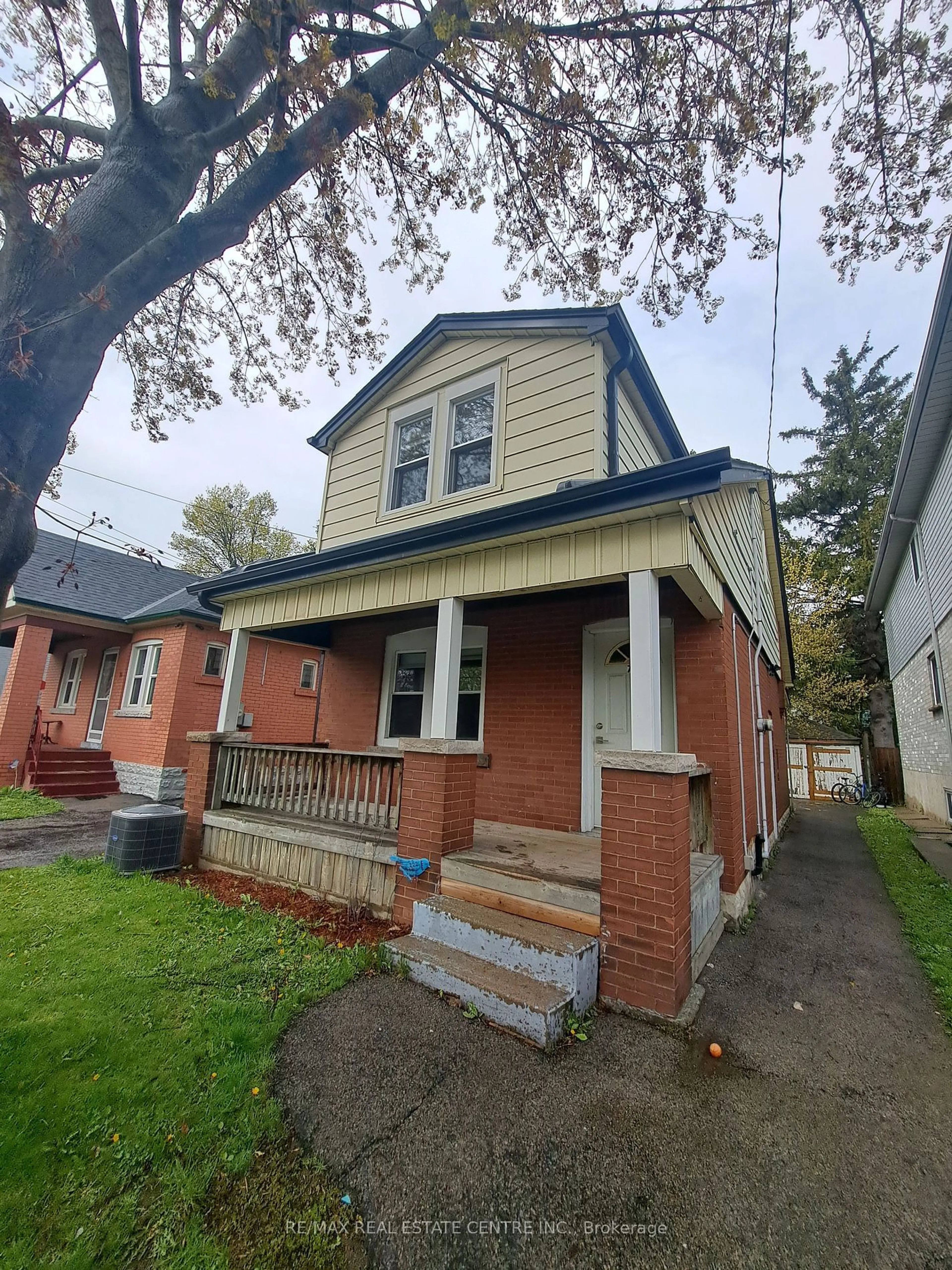 Frontside or backside of a home for 70 Royal Ave, Hamilton Ontario L8S 2C5