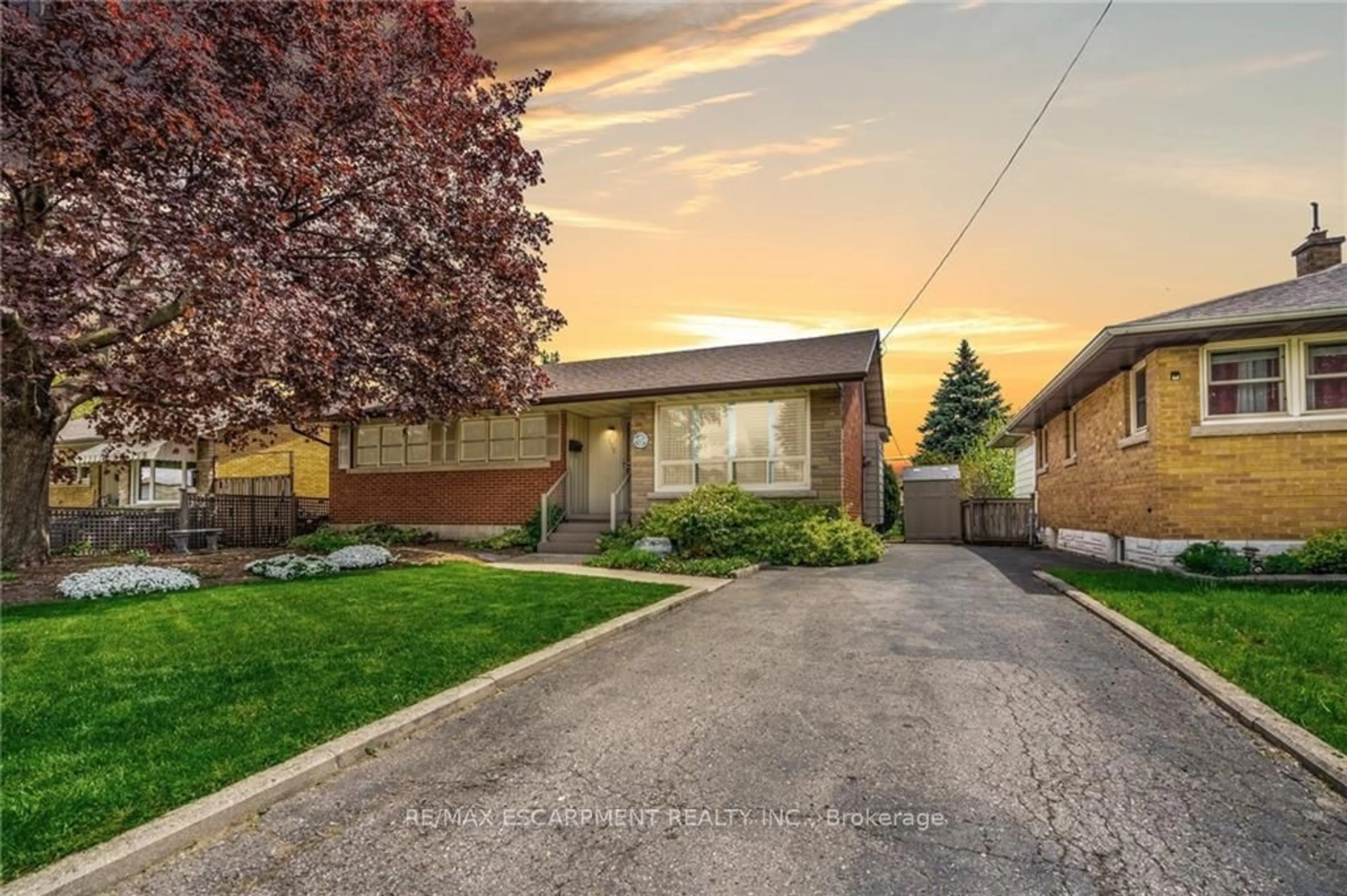 Frontside or backside of a home for 125 Kingslea Dr, Hamilton Ontario L8T 4A7