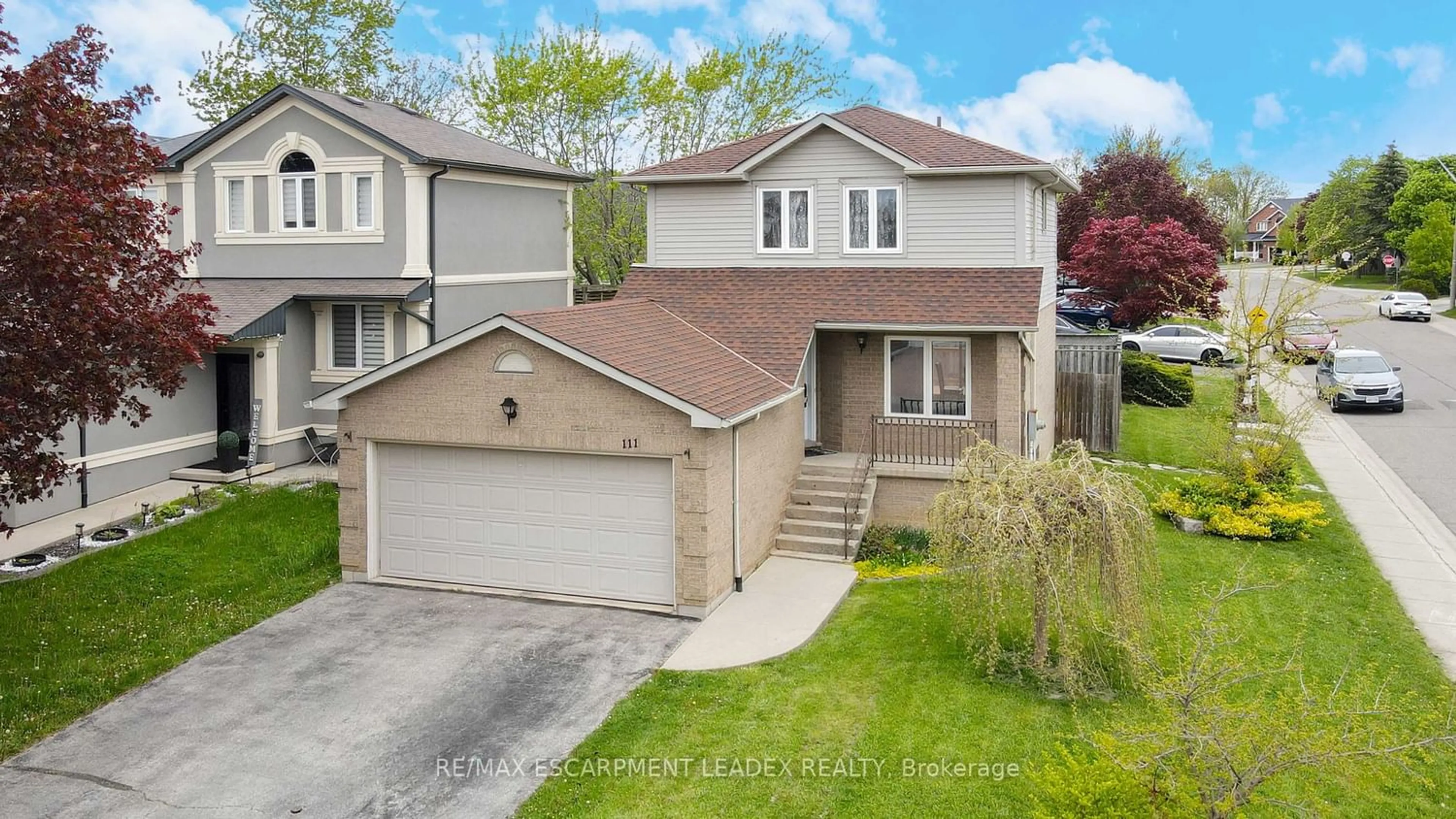 Frontside or backside of a home for 111 Pearson Dr, Hamilton Ontario L8W 3H1